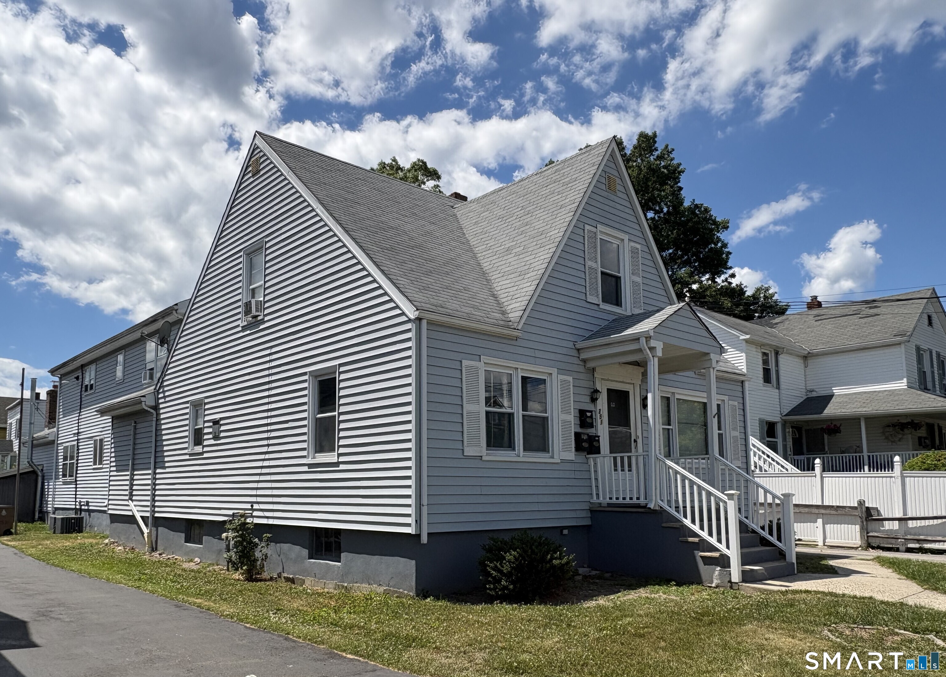 251 Seaside Avenue, Stamford, Connecticut photo 2