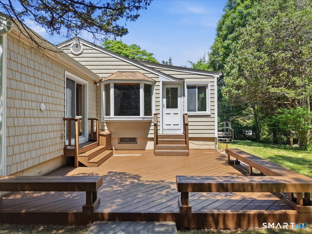 Homes for sale in East Lyme, CT | 8 Roxbury Ct, East Lyme, CT 06357 | MLS# 24185713
