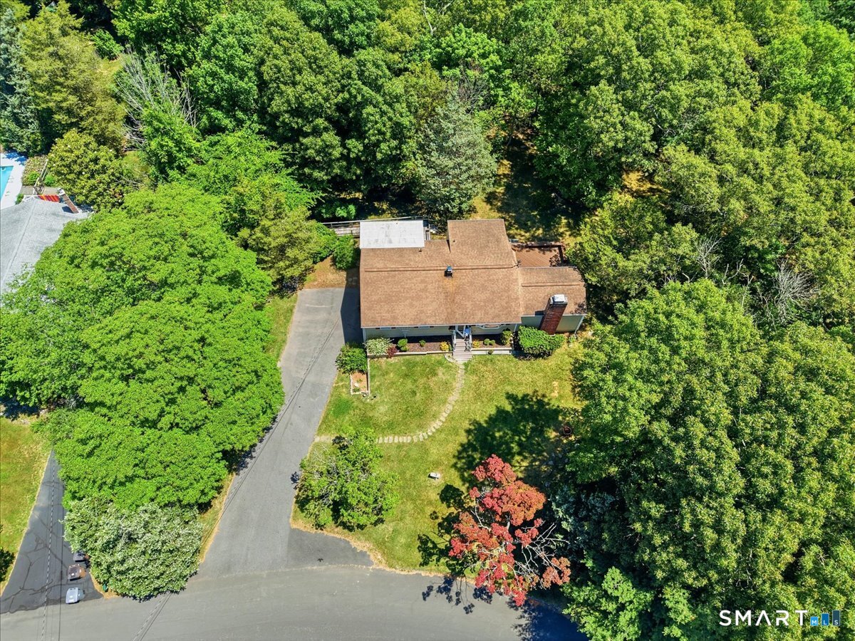 Homes for sale in East Lyme, CT | 8 Roxbury Ct, East Lyme, CT 06357 | MLS# 24185713