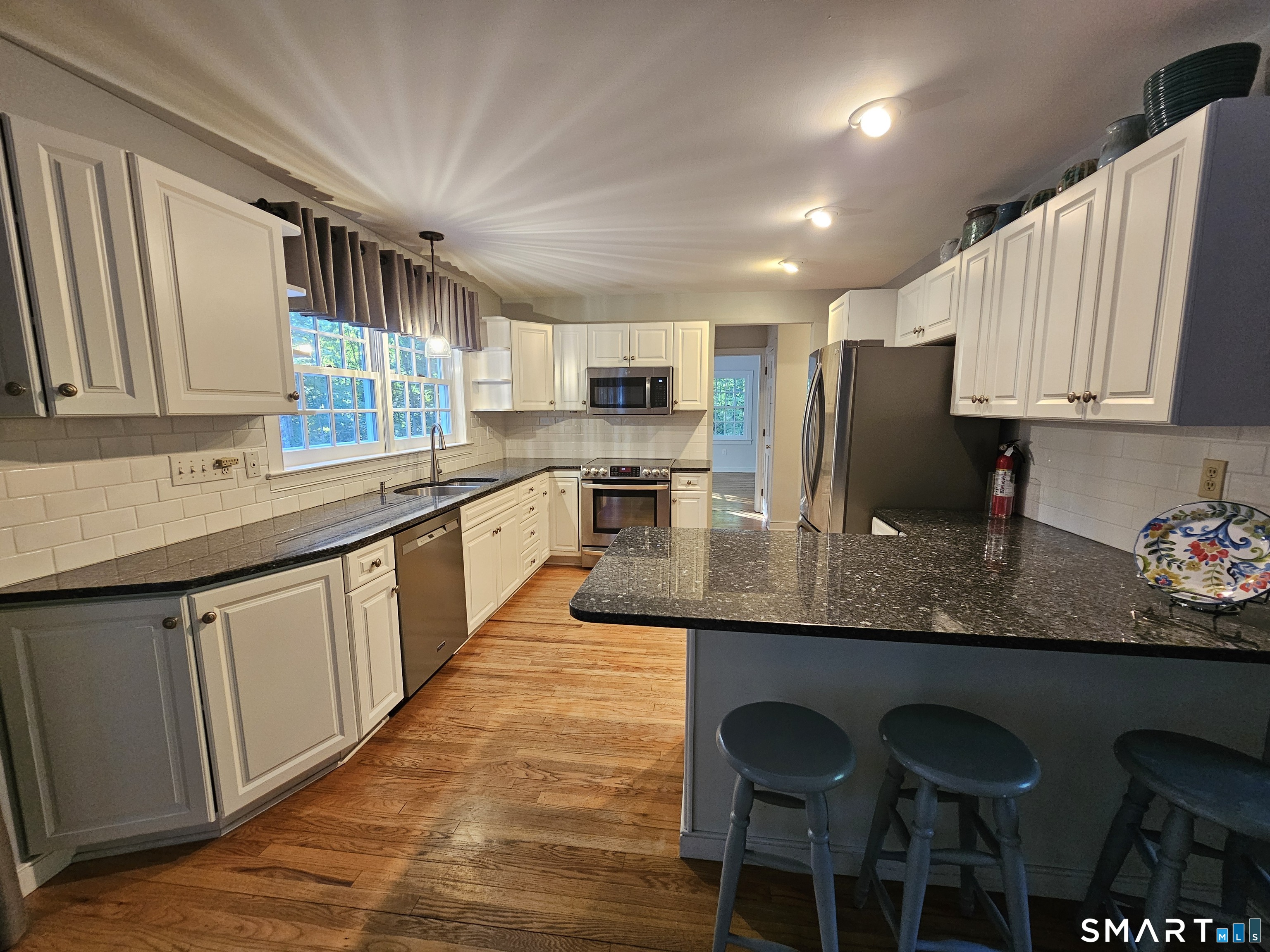Homes for sale in Woodbury, CT | 30 Park Rd, Woodbury, CT 06798 | MLS# 24183597