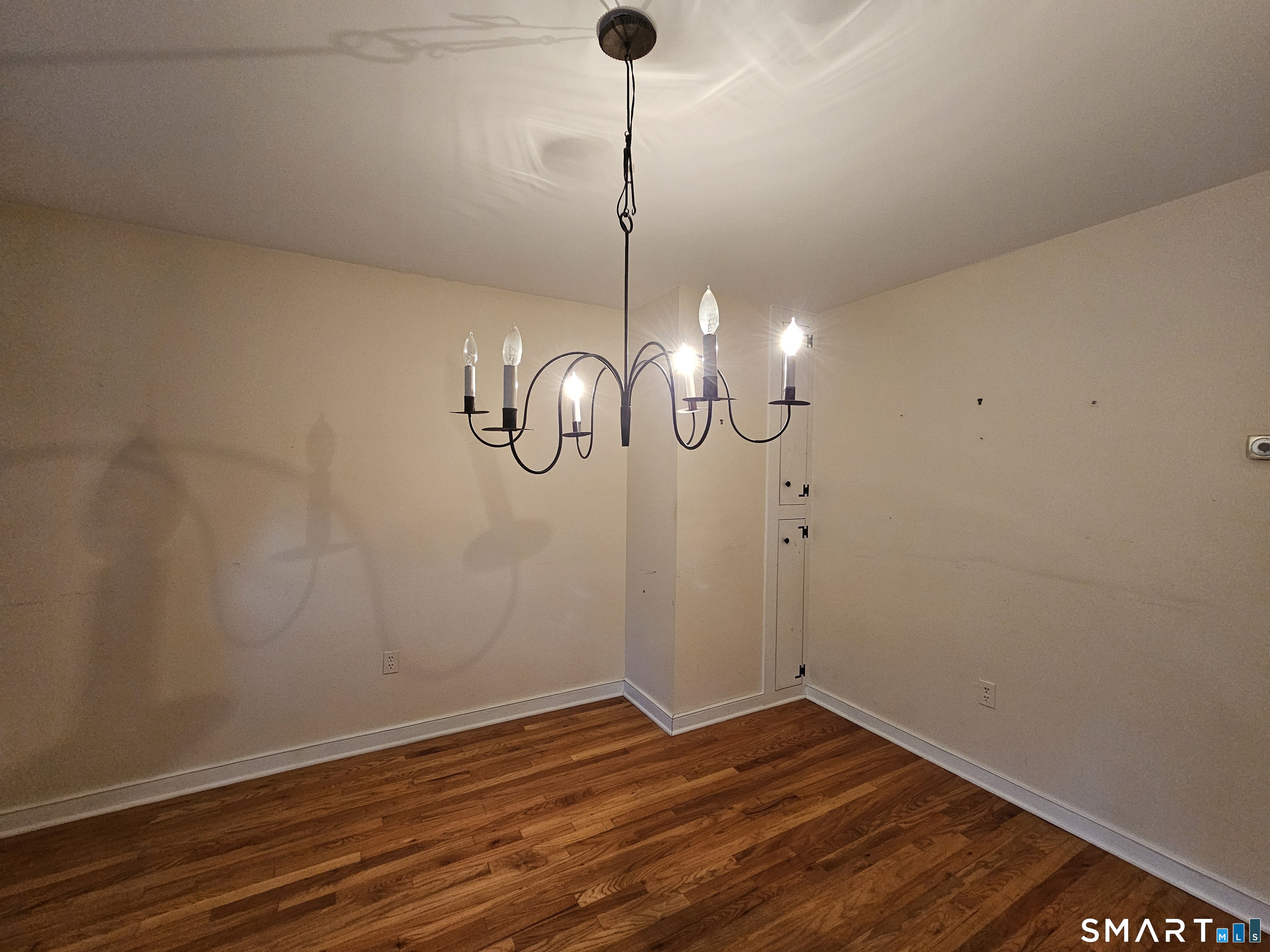Homes for sale in Woodbury, CT | 30 Park Rd, Woodbury, CT 06798 | MLS# 24183597