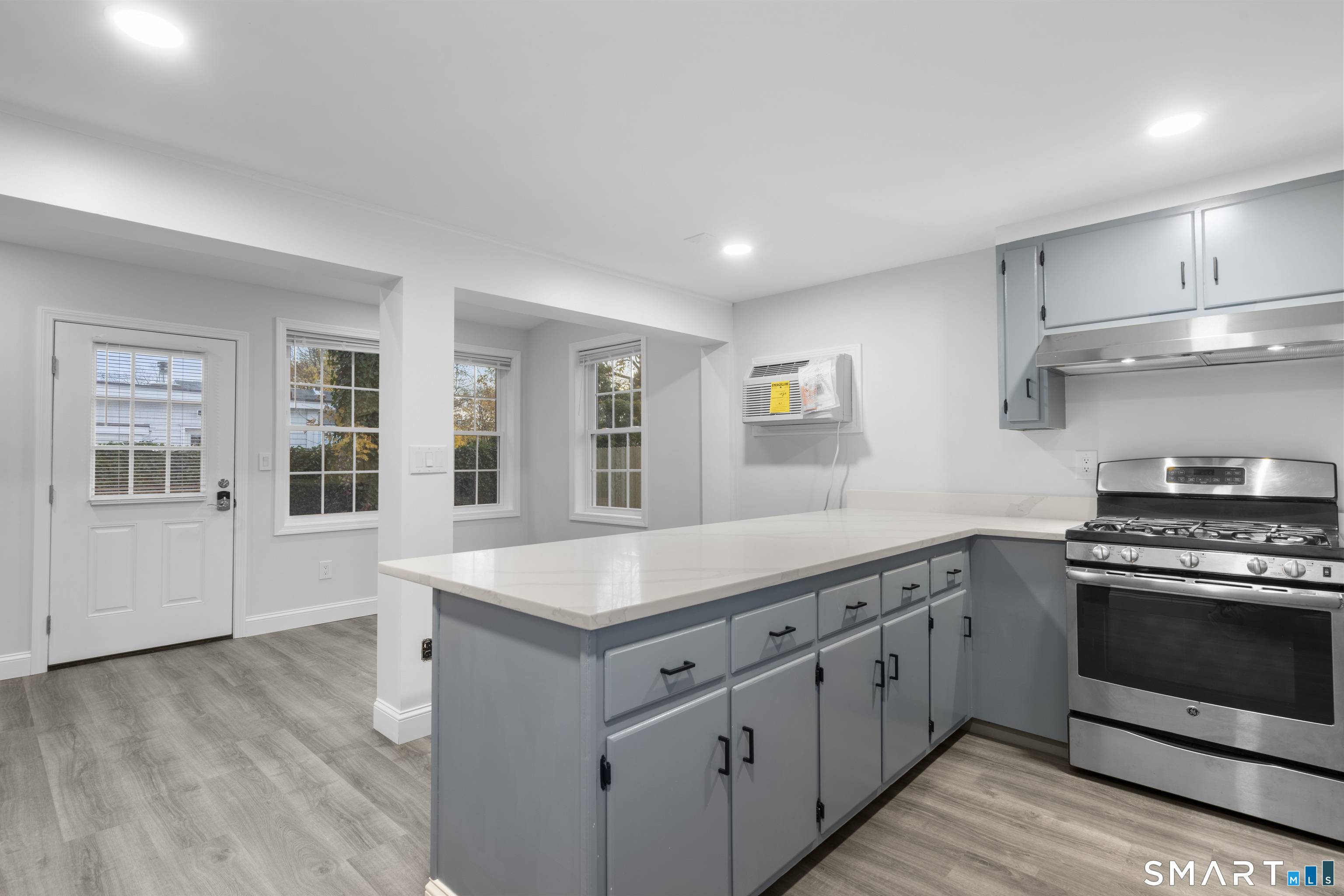 43 Elmwood Avenue, Norwalk, Connecticut photo 2