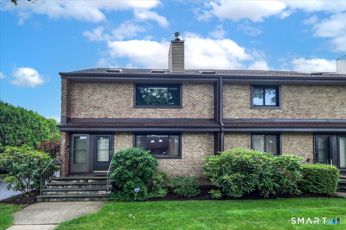 2437 Bedford Street, Stamford, Connecticut photo 2