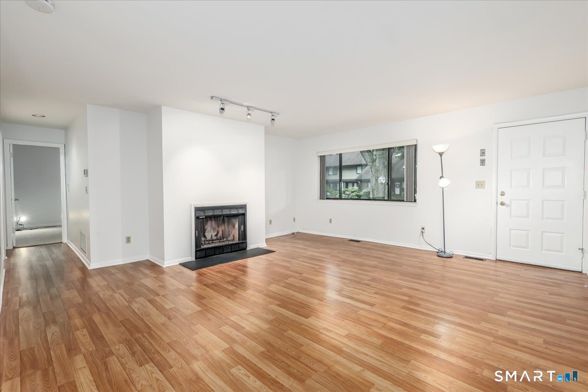 2437 Bedford Street, Stamford, Connecticut photo 5