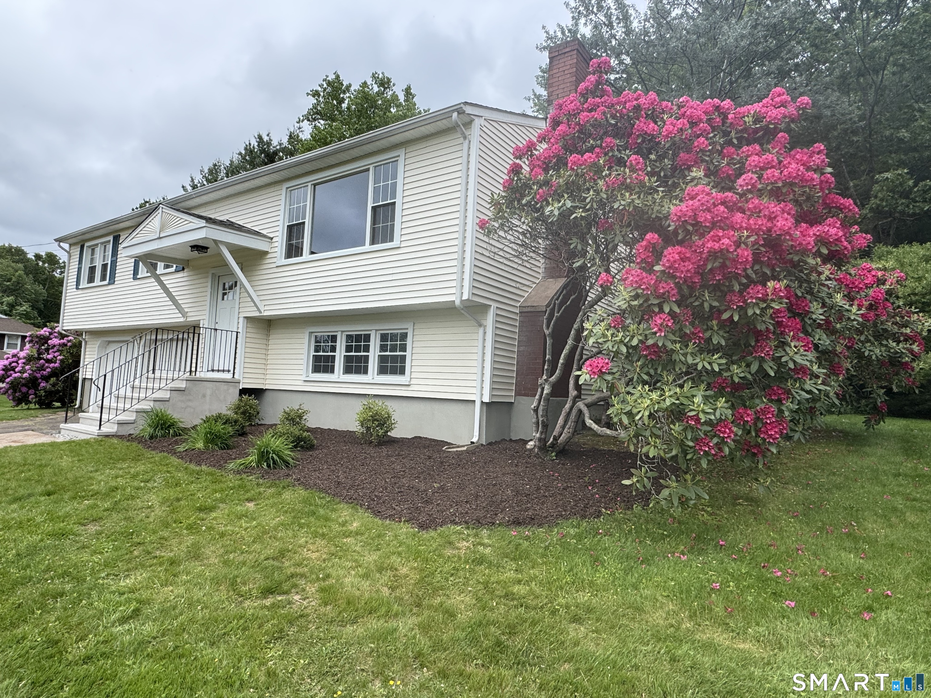 2nd image of 210 Cloudland Rd, North Haven, CT 06473 | MLS# 24185740