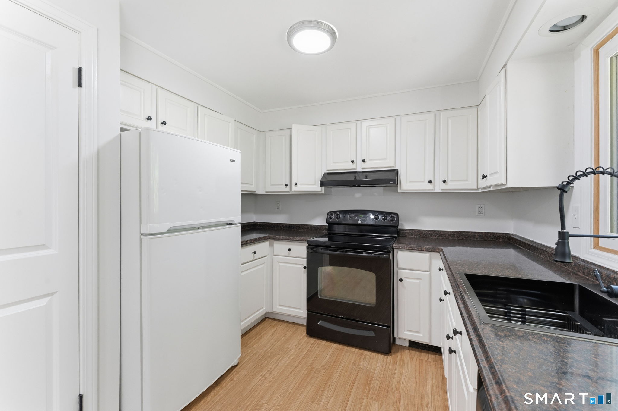 Homes for sale in Canton, CT | 472 Dowd Ave #472, Canton, CT 06019 | MLS# 24186899