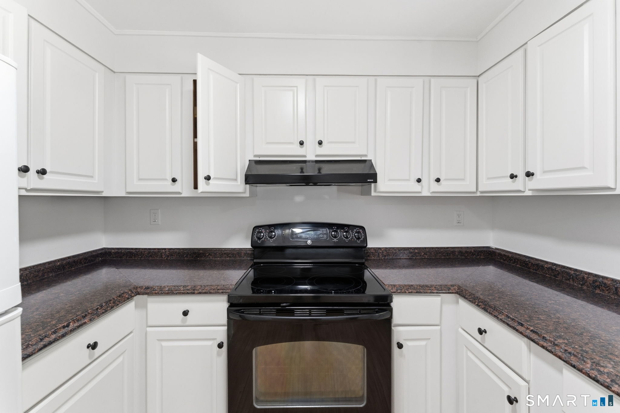 Homes for sale in Canton, CT | 472 Dowd Ave #472, Canton, CT 06019 | MLS# 24186899