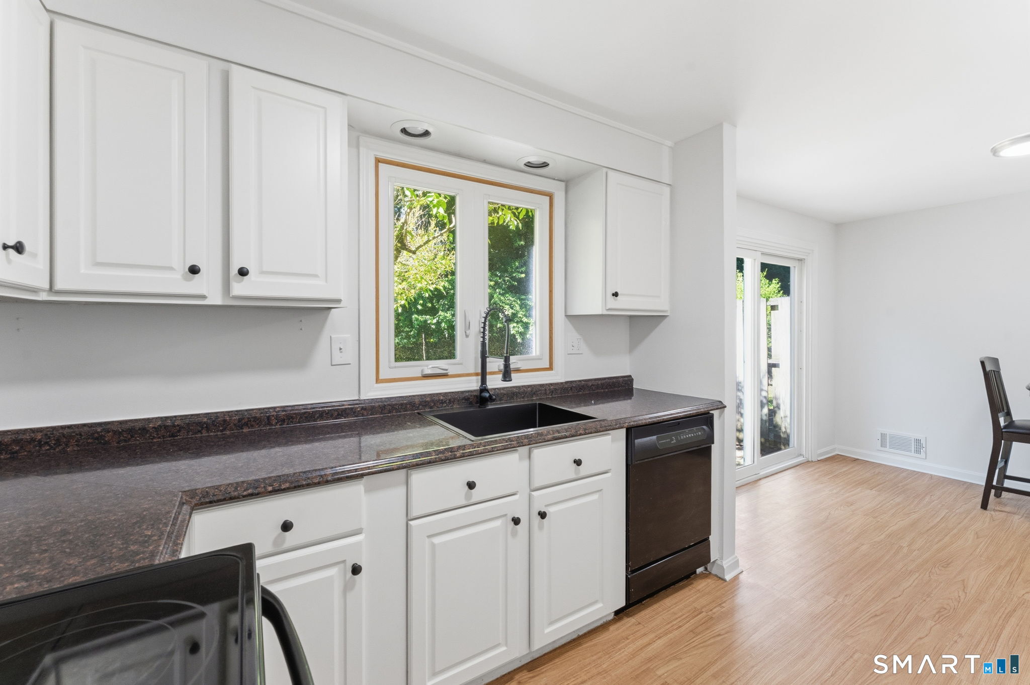 Homes for sale in Canton, CT | 472 Dowd Ave #472, Canton, CT 06019 | MLS# 24186899