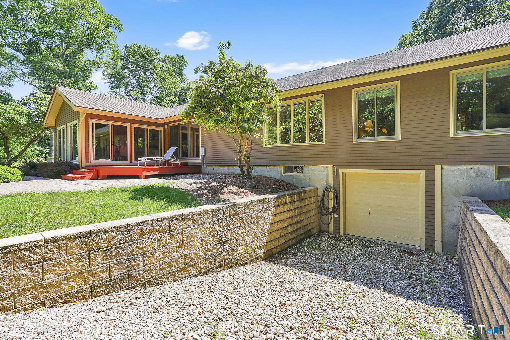 70 Davis Road photo 8