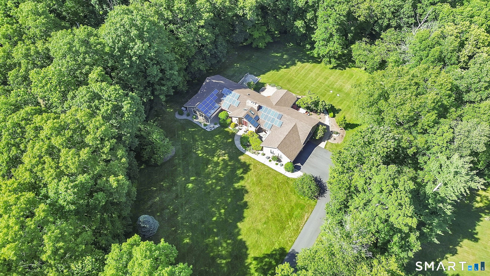 70 Davis Road photo 2