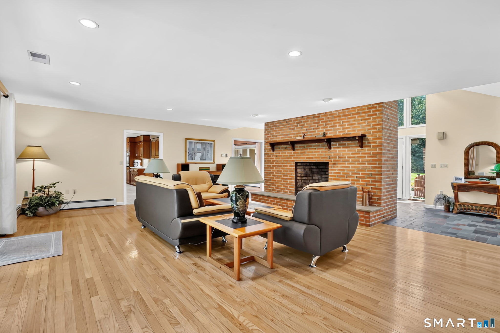 70 Davis Road photo 13