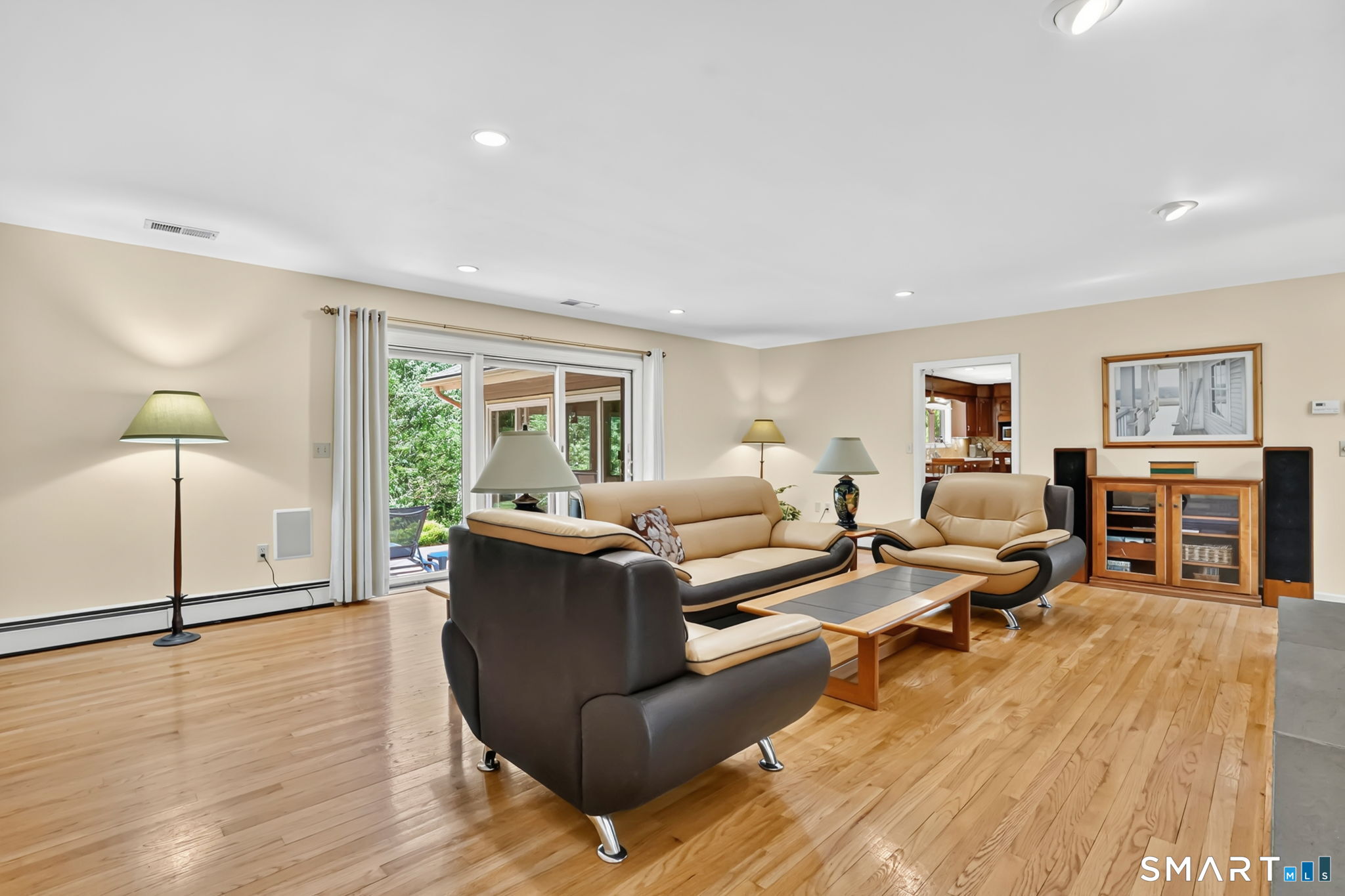 70 Davis Road photo 14