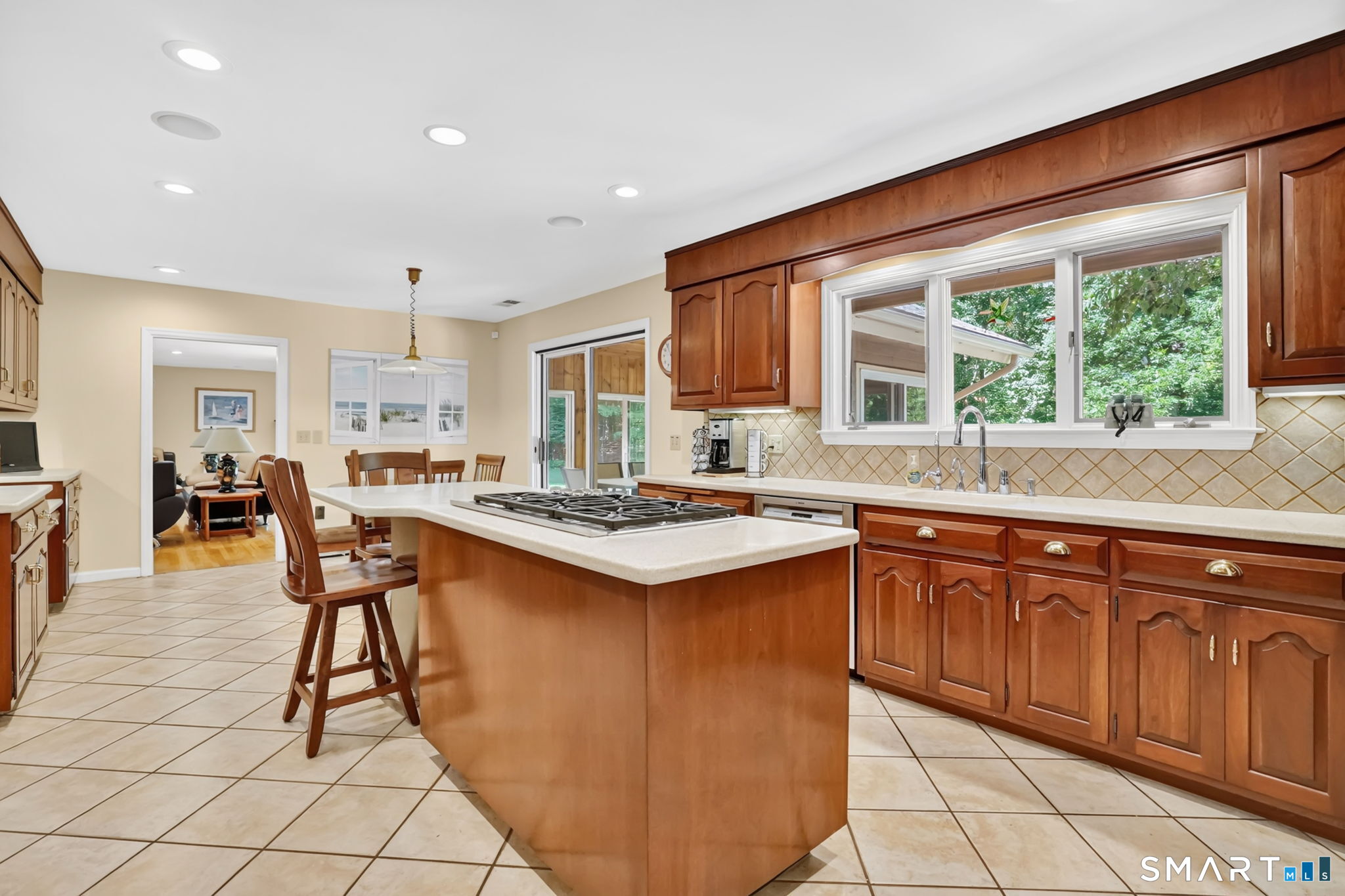70 Davis Road photo 17