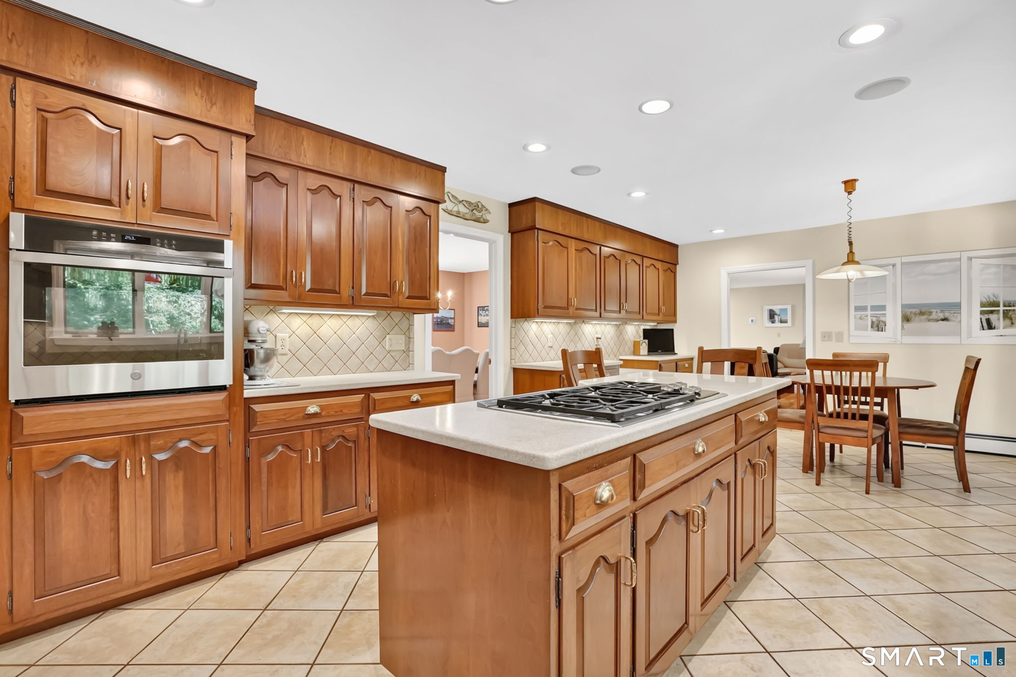 70 Davis Road photo 18