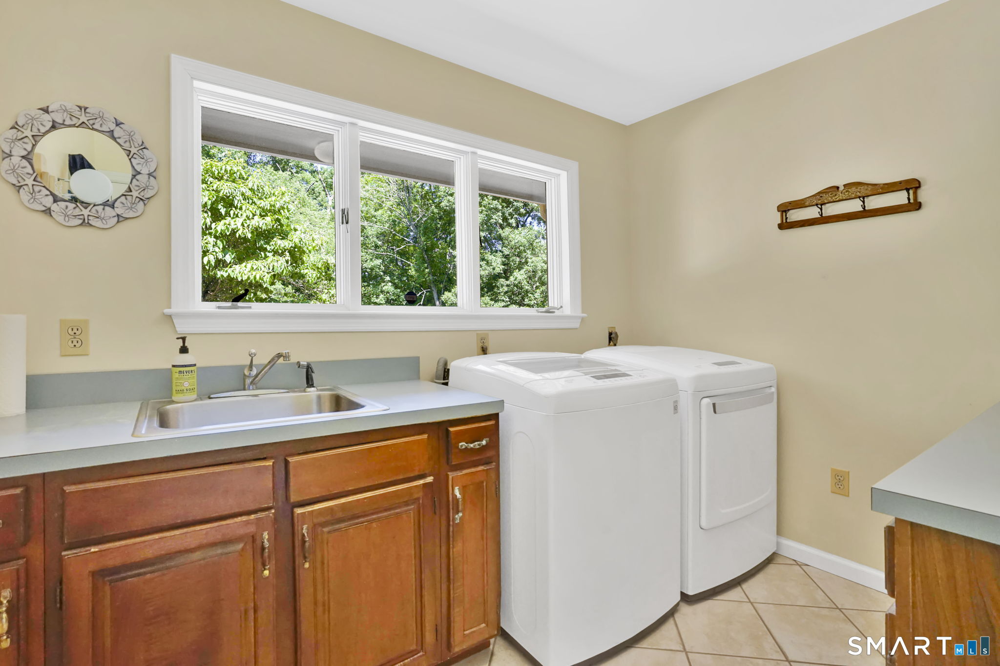 70 Davis Road photo 23