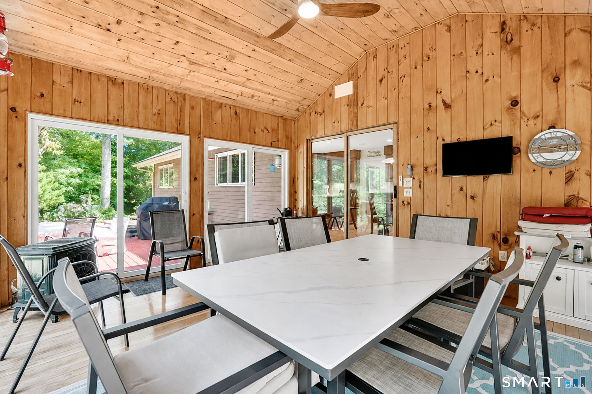 70 Davis Road photo 22