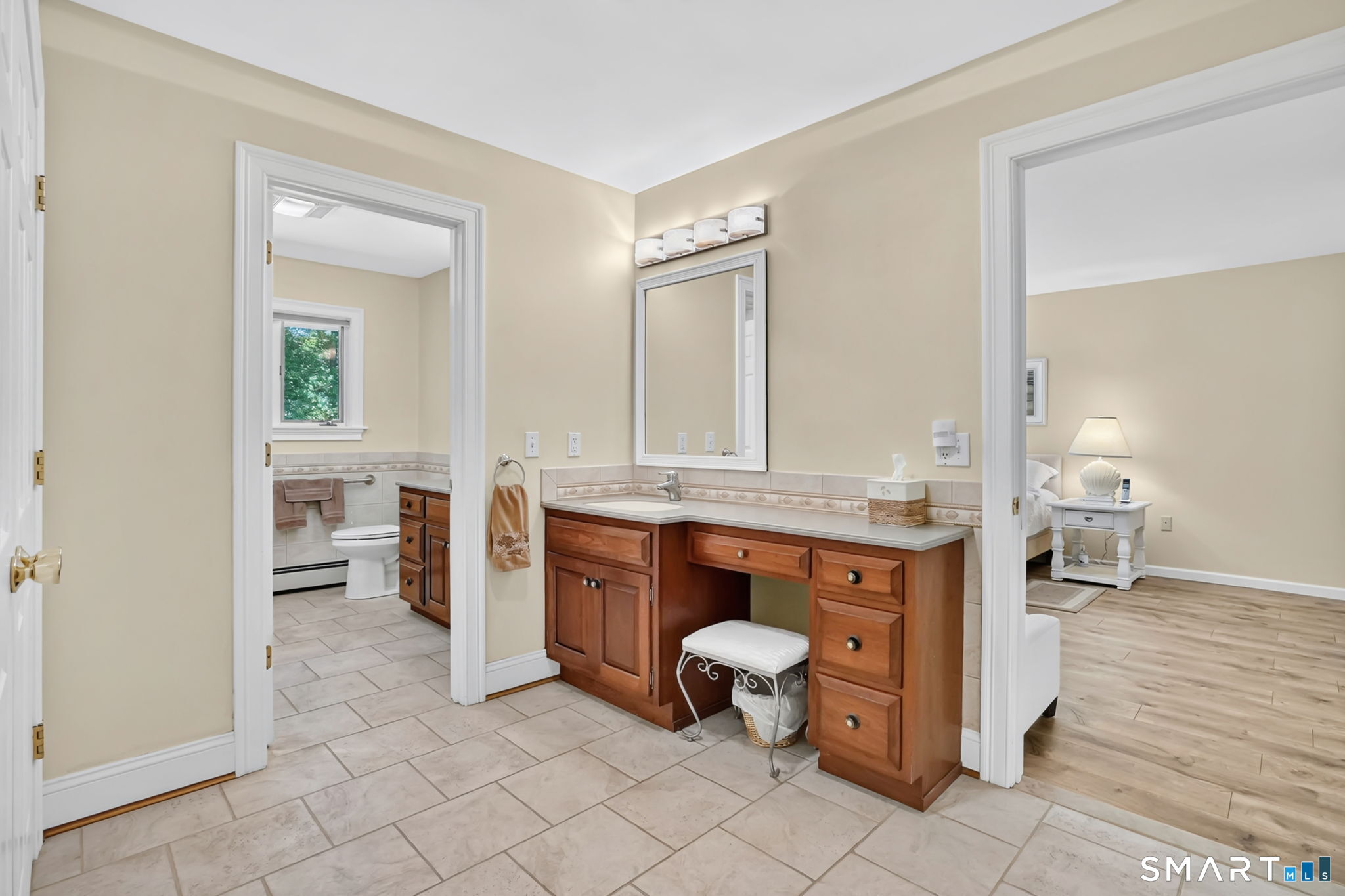 70 Davis Road photo 30