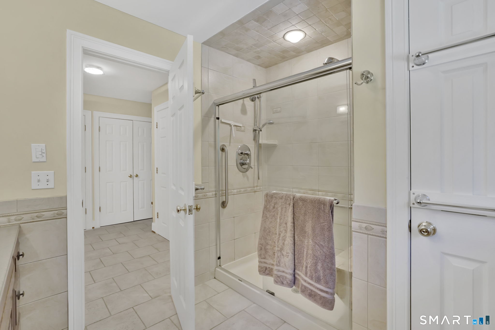 70 Davis Road photo 32