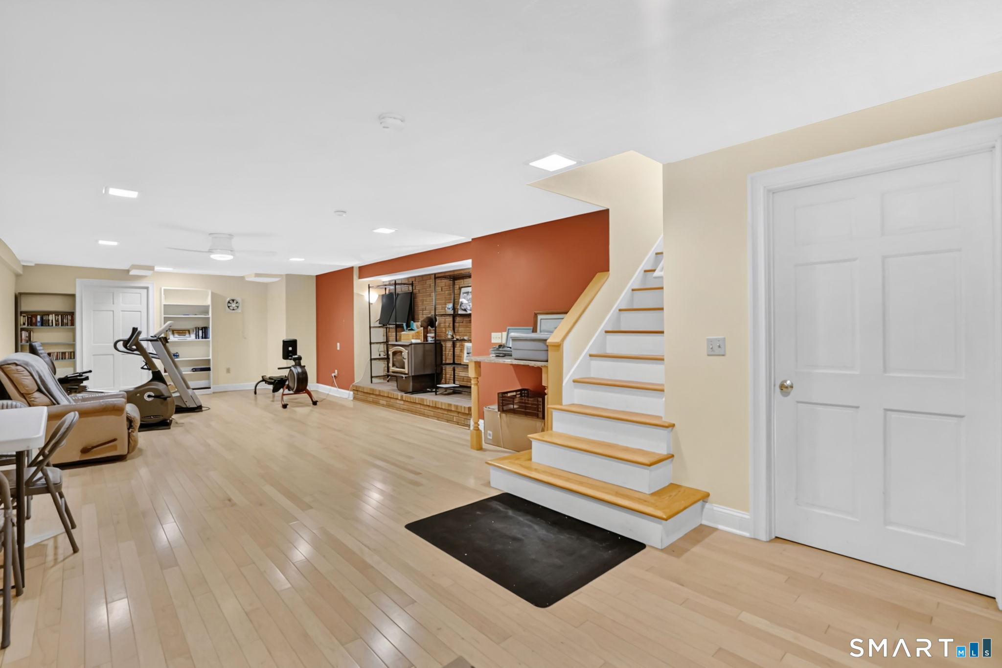 70 Davis Road photo 35