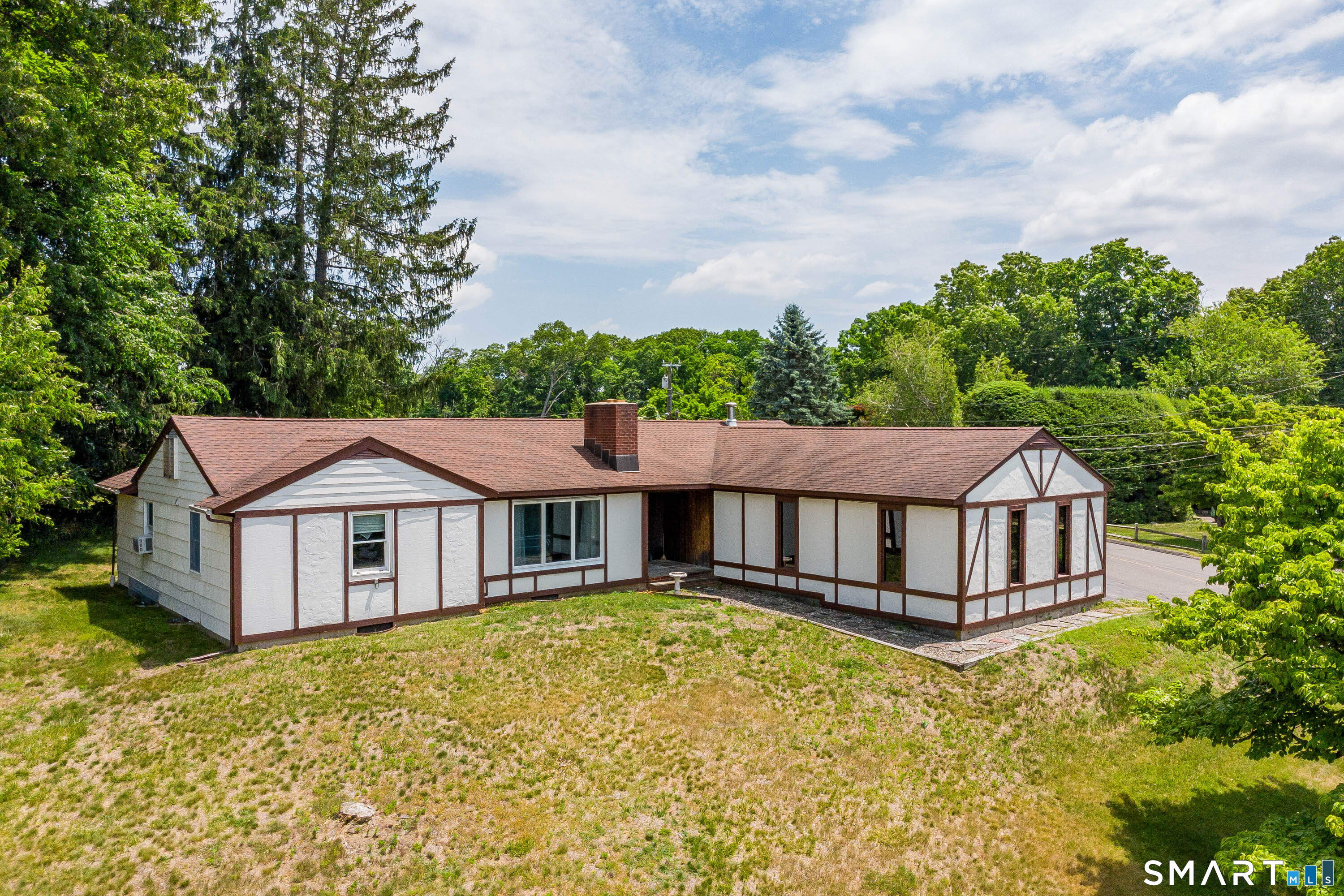 Homes for sale in Danbury, CT | 10 Horseshoe Dr, Danbury, CT 06811 | MLS# 24171648