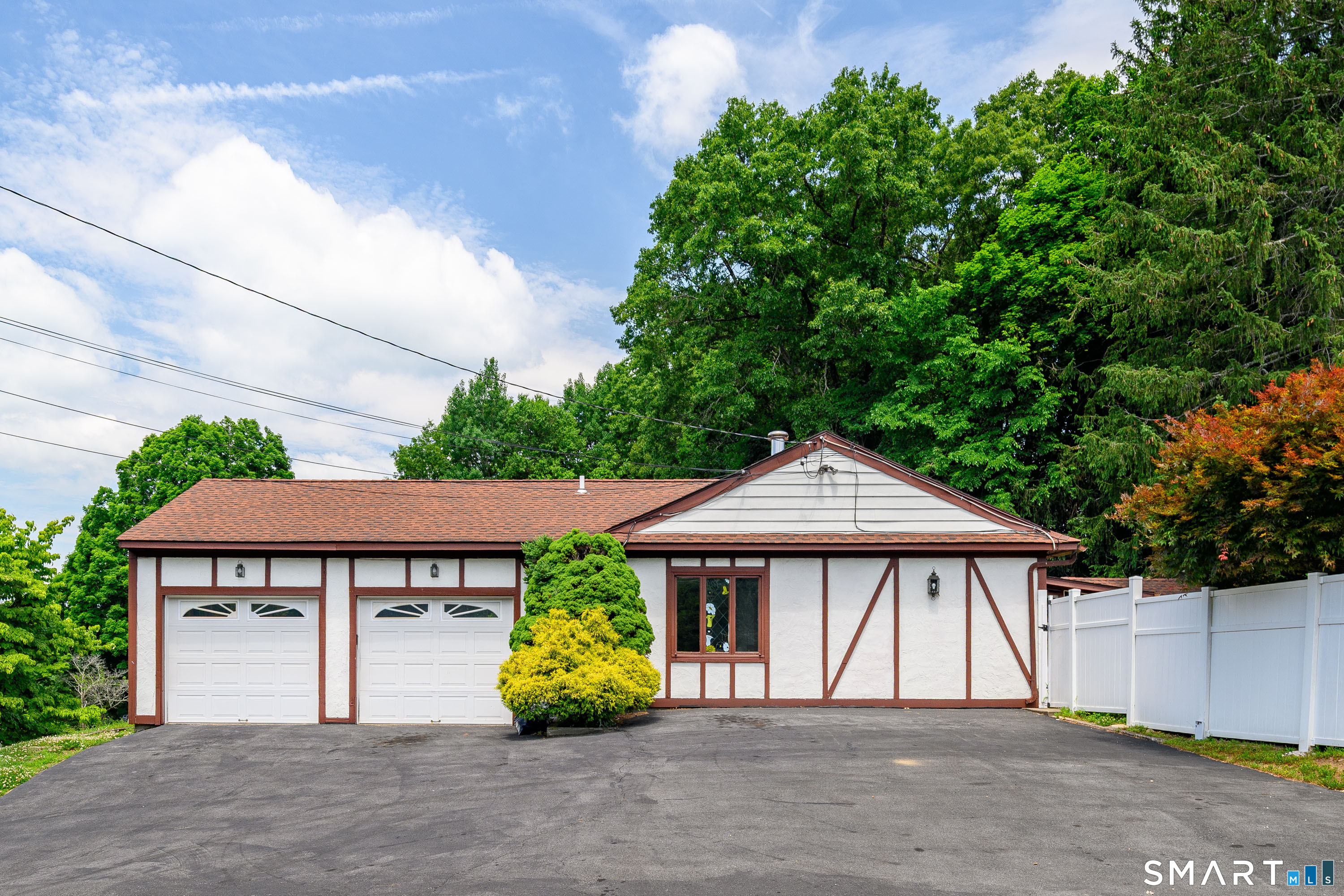 Homes for sale in Danbury, CT | 10 Horseshoe Dr, Danbury, CT 06811 | MLS# 24171648
