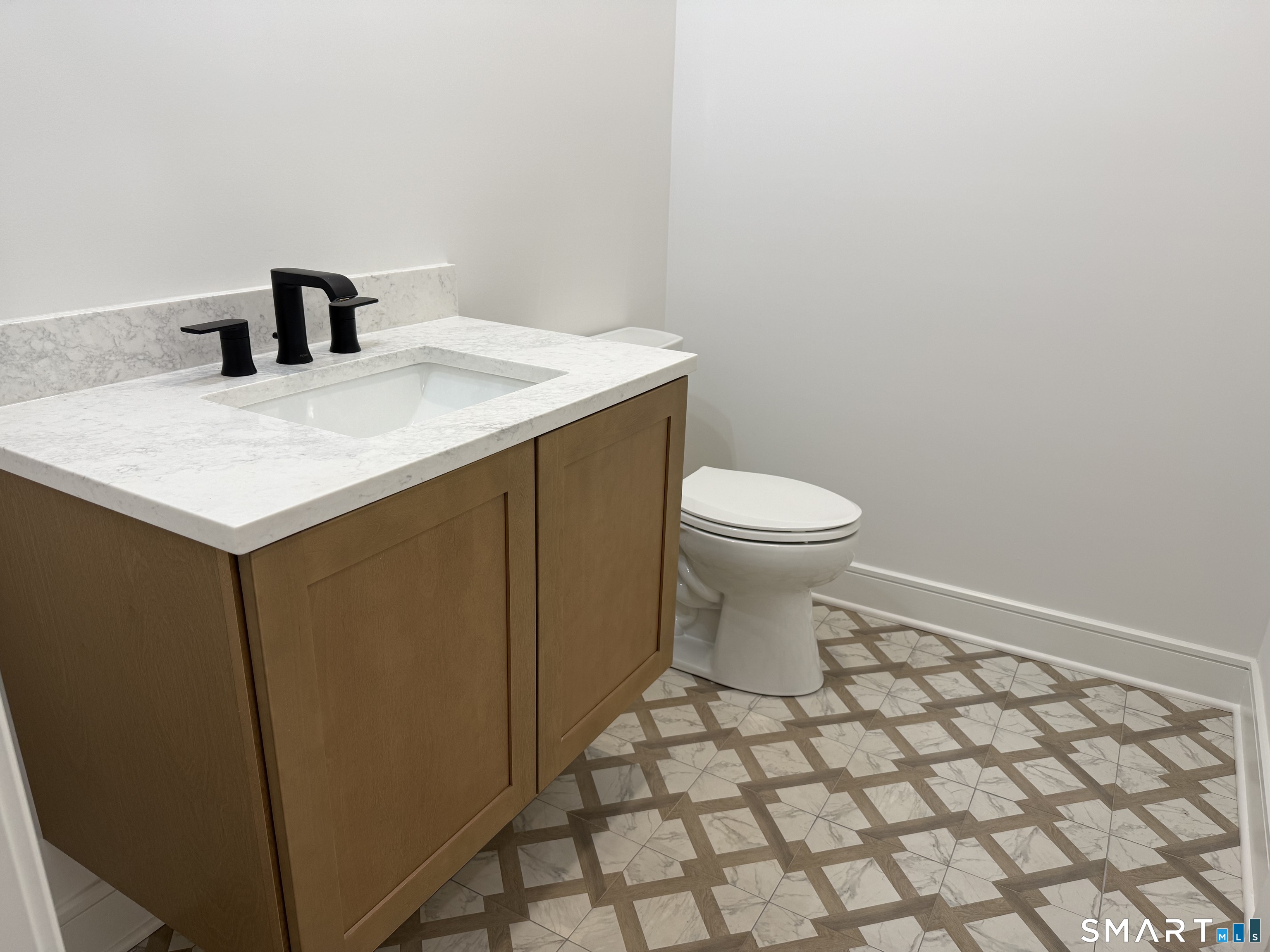 Introducing the Dalton! 14 Village Circle is located at Guilfords newe – image 6