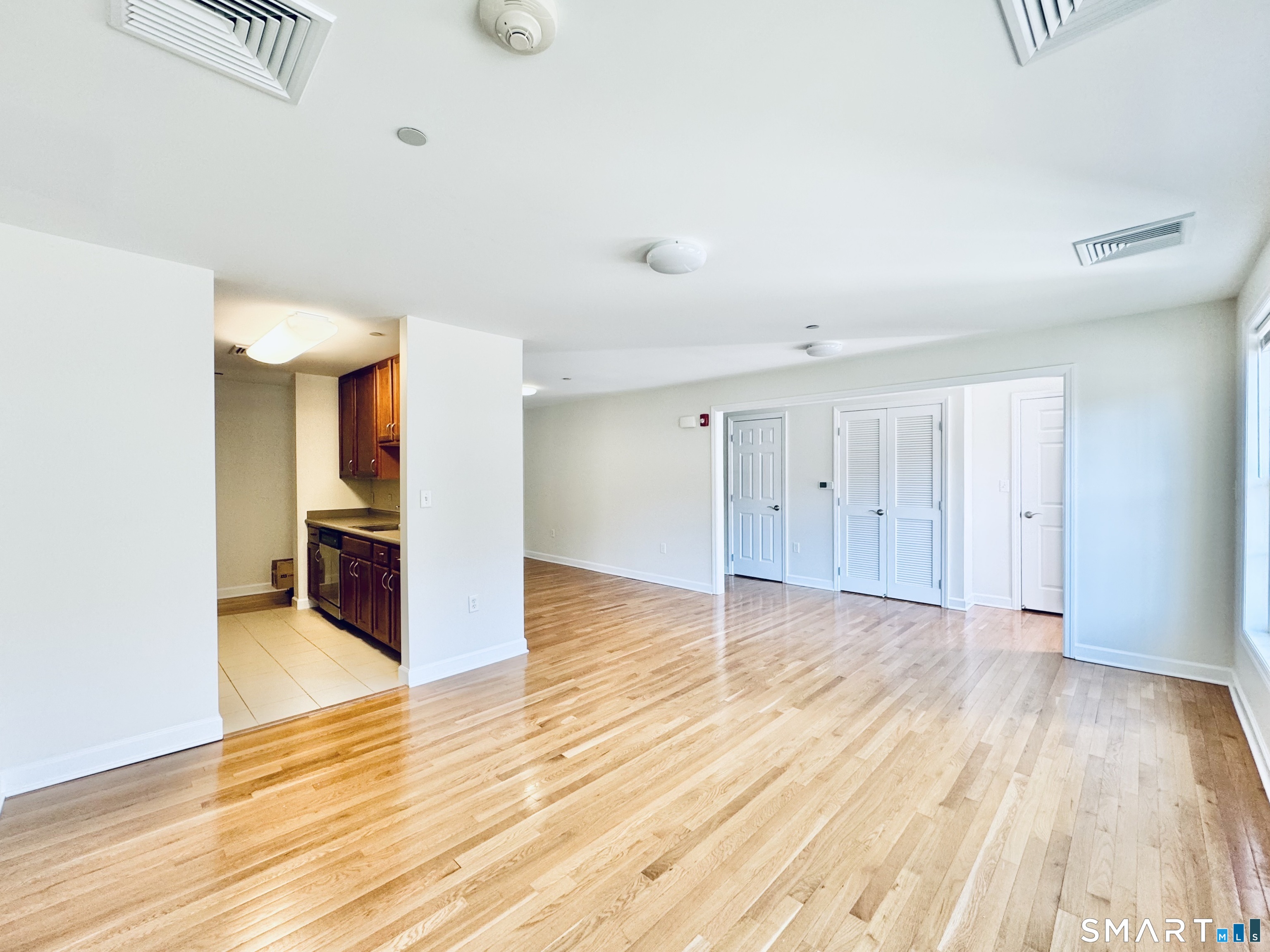 7 Birch Drive, Stamford, Connecticut photo 3