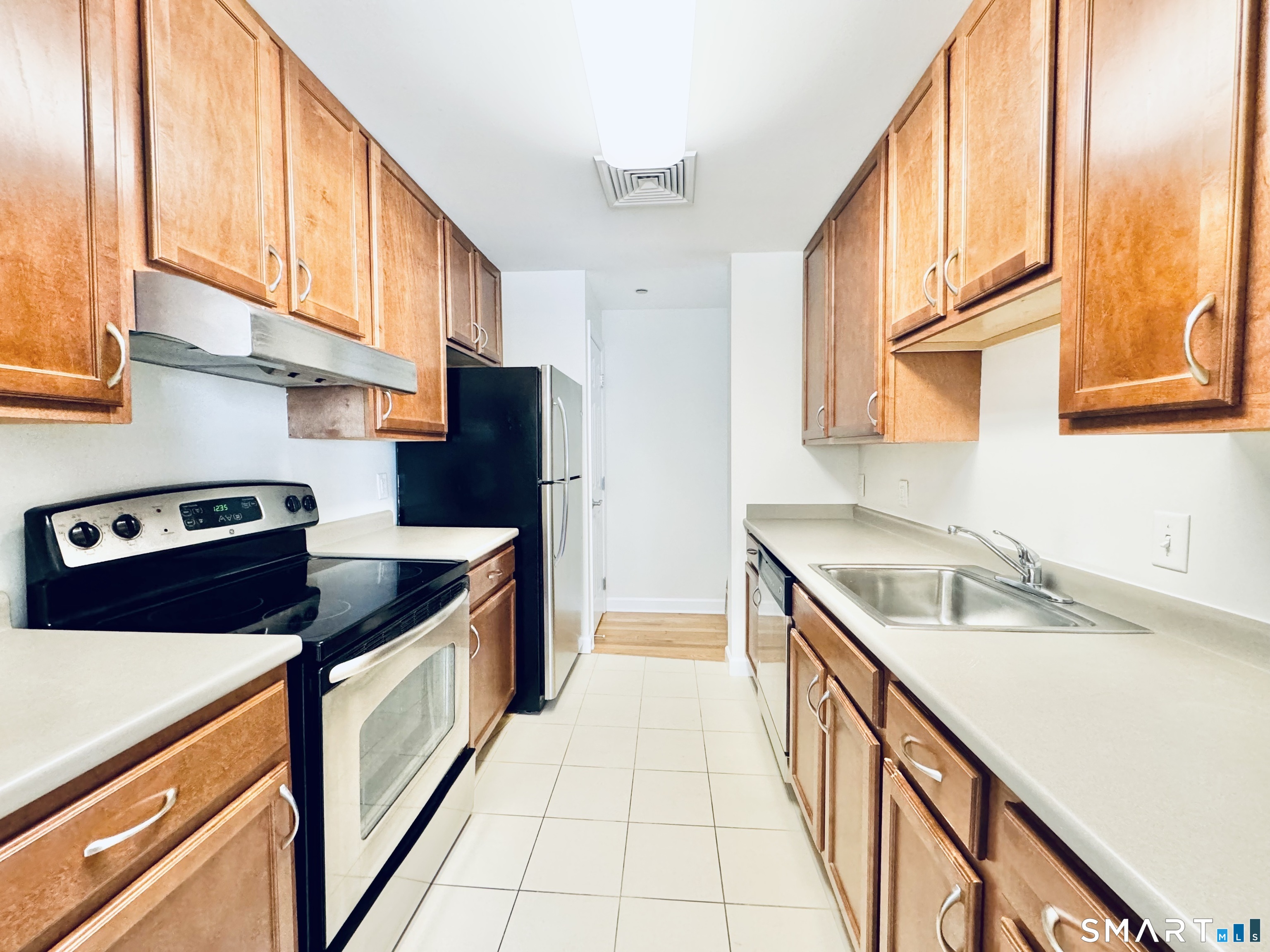 7 Birch Drive, Stamford, Connecticut photo 5