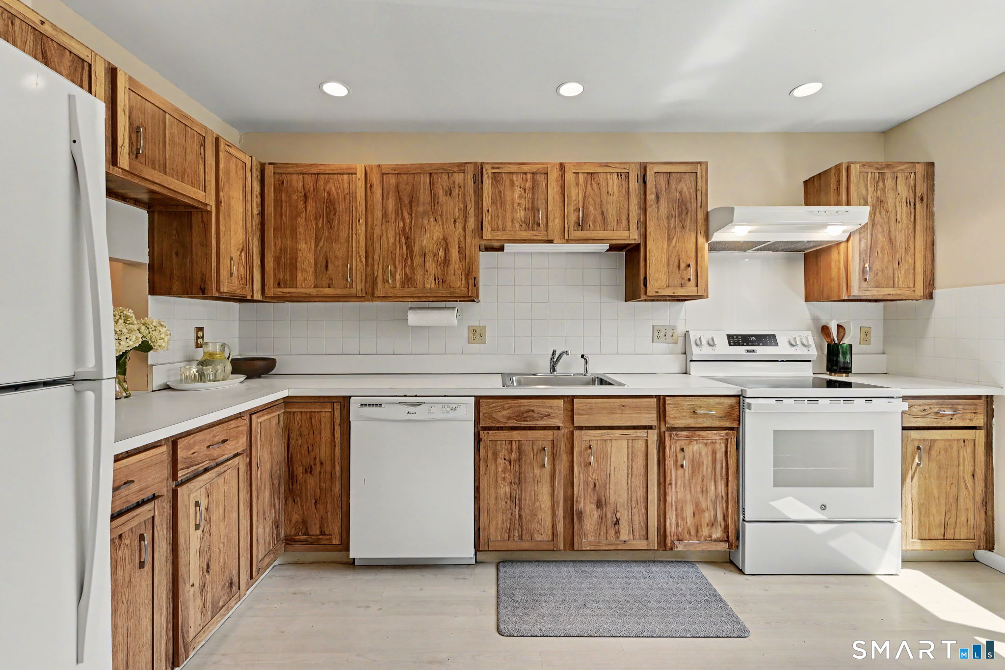 16 Bouton Street East, Stamford, Connecticut photo 3