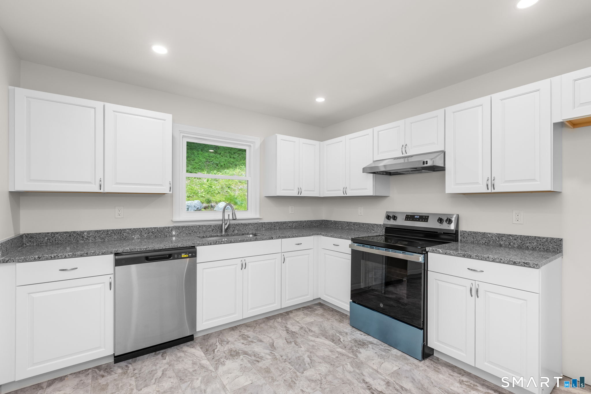 Homes for sale in New Fairfield, CT | 2 Oakwood Dr, New Fairfield, CT 06812 | MLS# 24185569