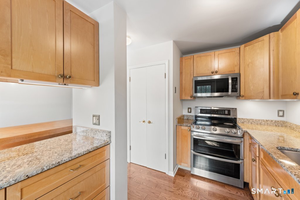 2289 Bedford Street, Stamford, Connecticut photo 5