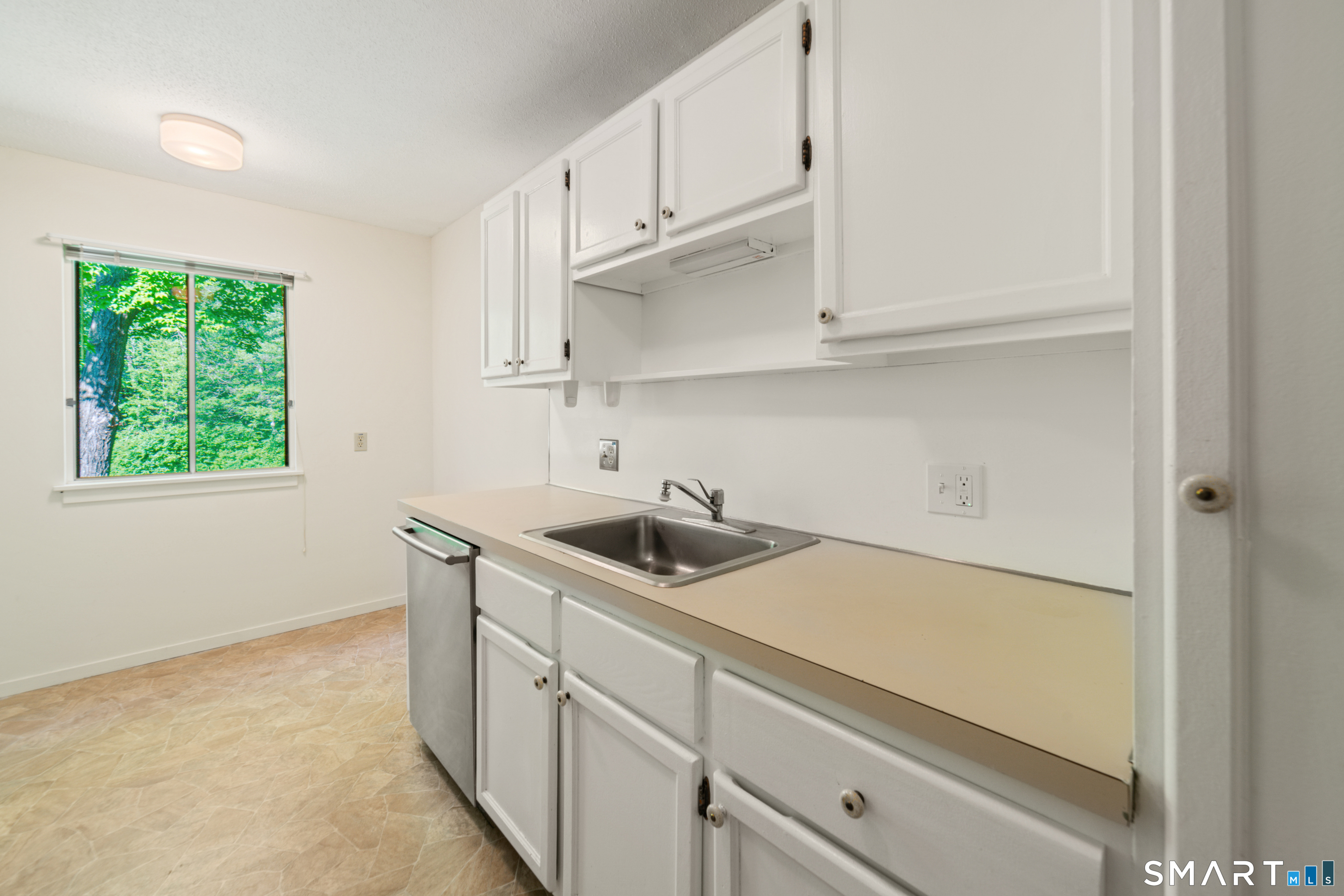 593 Heritage Village  Unit #D photo 10