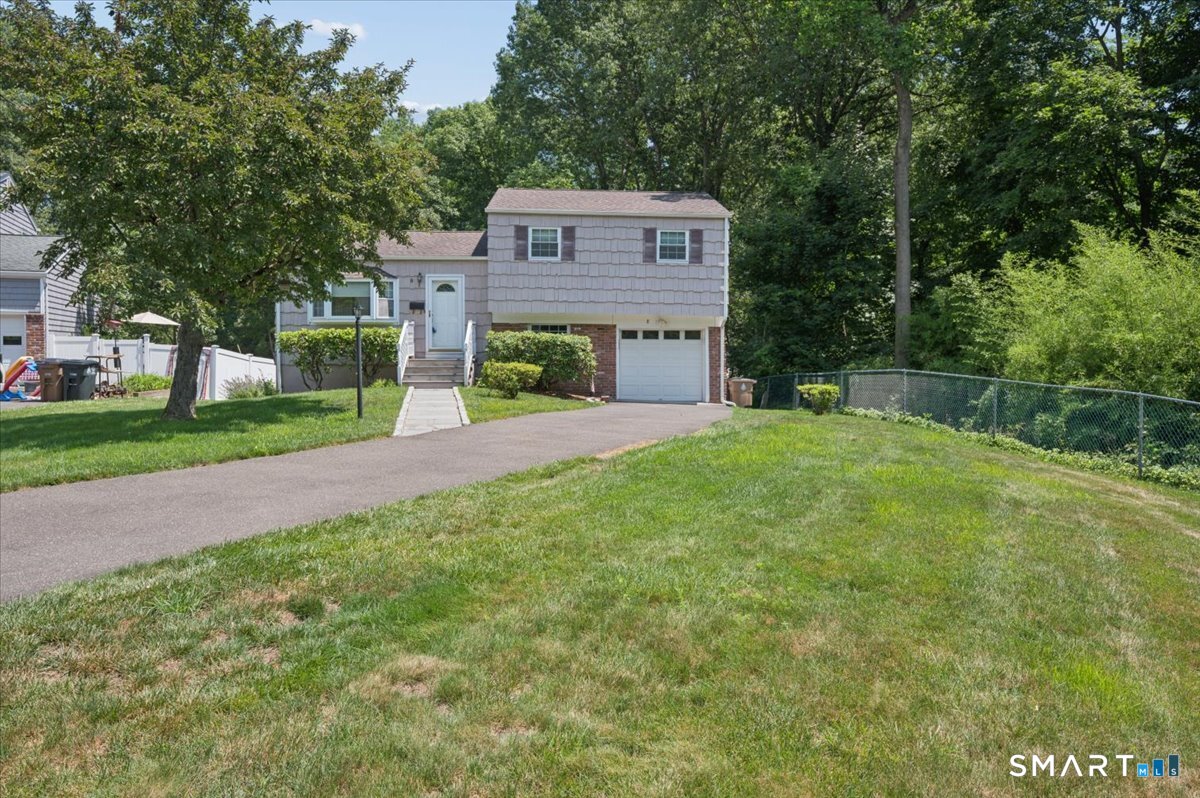 8 Stanwick Circle, Stamford, Connecticut photo 2