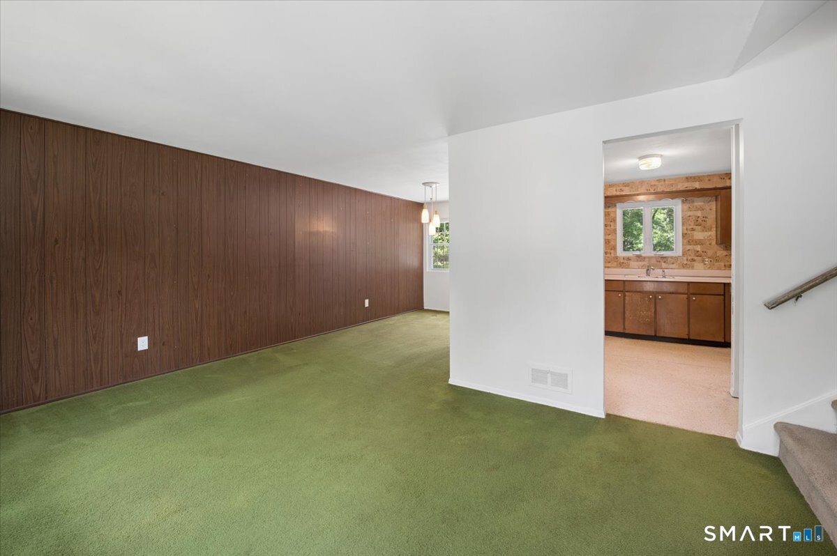 8 Stanwick Circle, Stamford, Connecticut photo 5