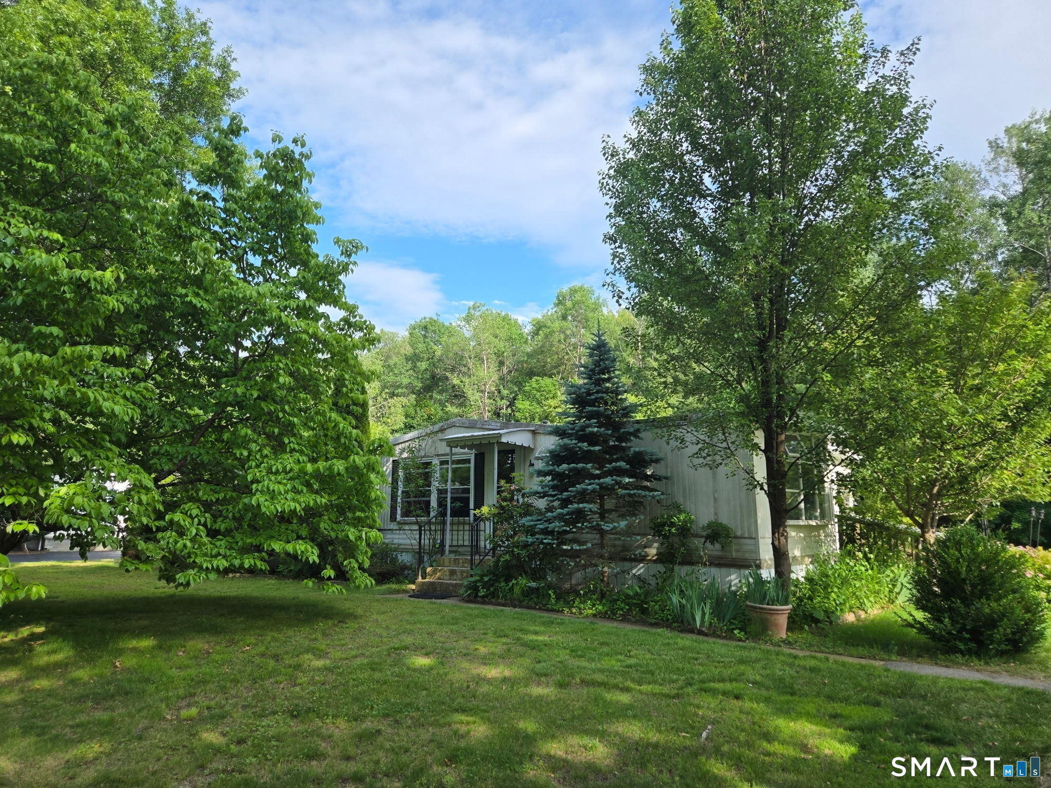 Homes for sale in Thompson, CT | 32 Breezy Ln, Thompson, CT 06262 | MLS# 24183426