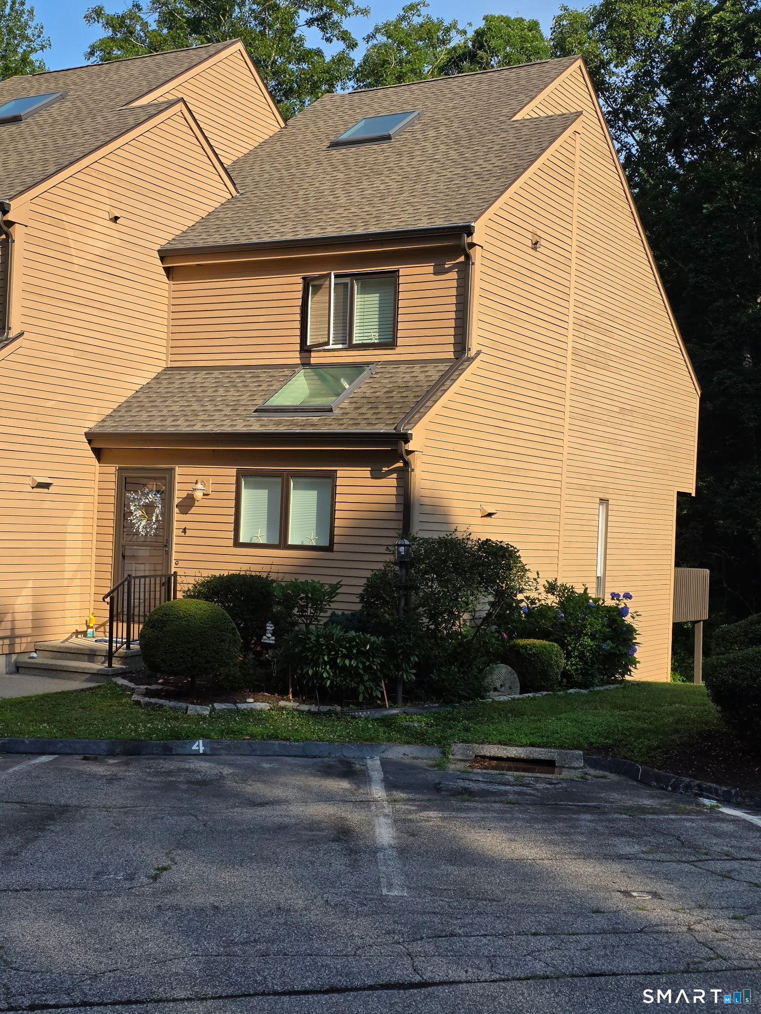 Homes for sale in East Lyme, CT | 101 W Main St #4, East Lyme, CT 06357 | MLS# 24188065