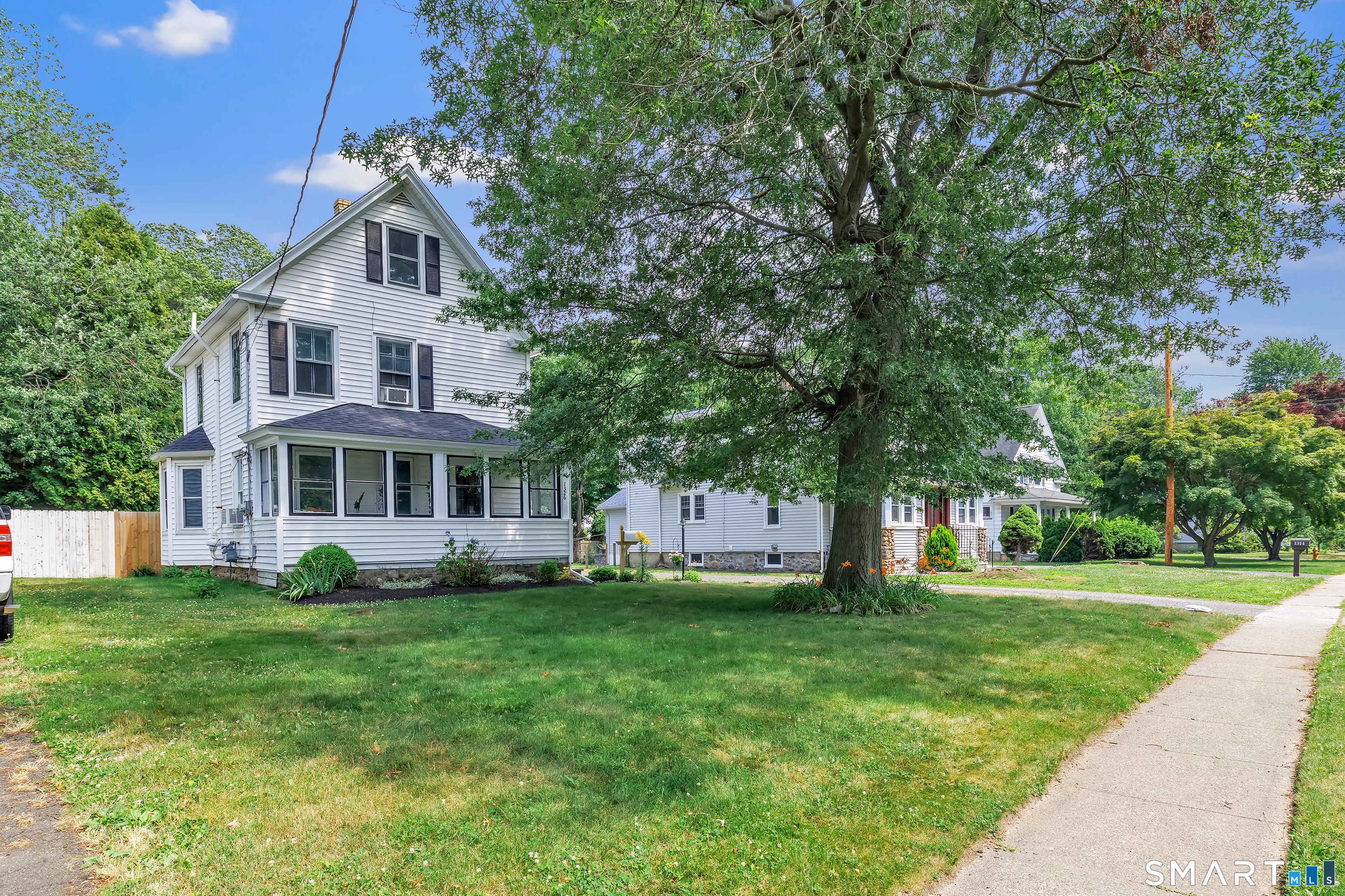 1326 Huntington Road photo 2