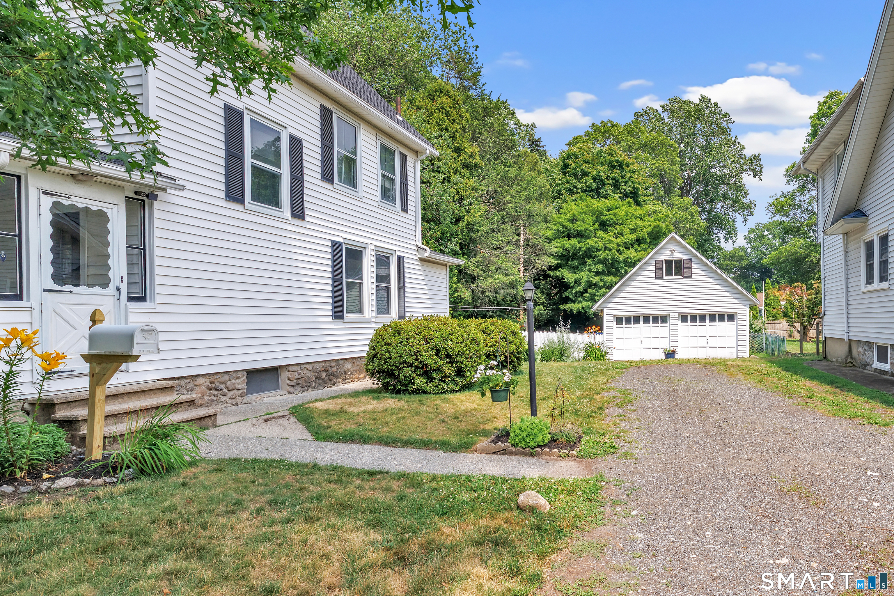 1326 Huntington Road photo 3