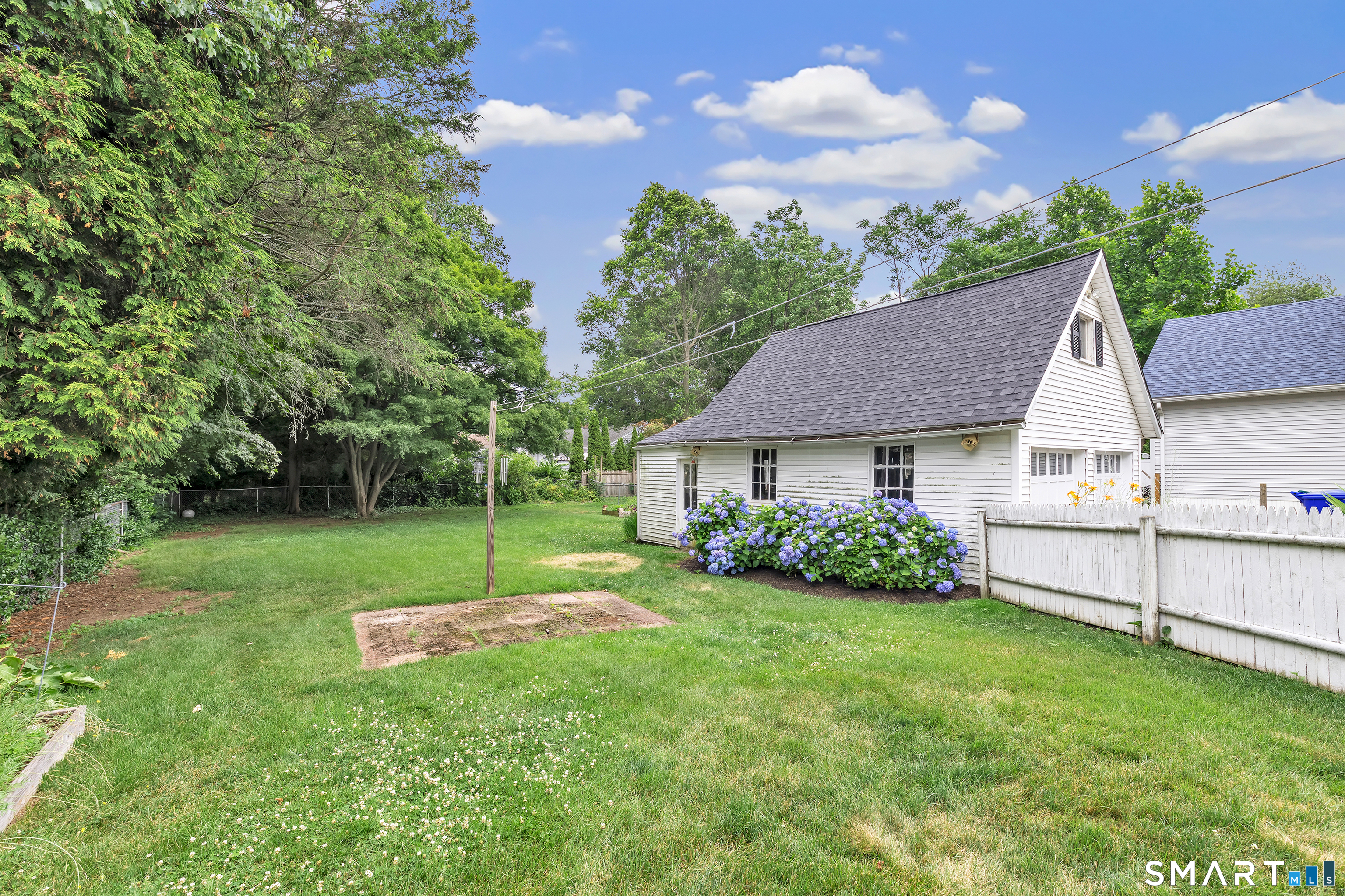 1326 Huntington Road photo 37