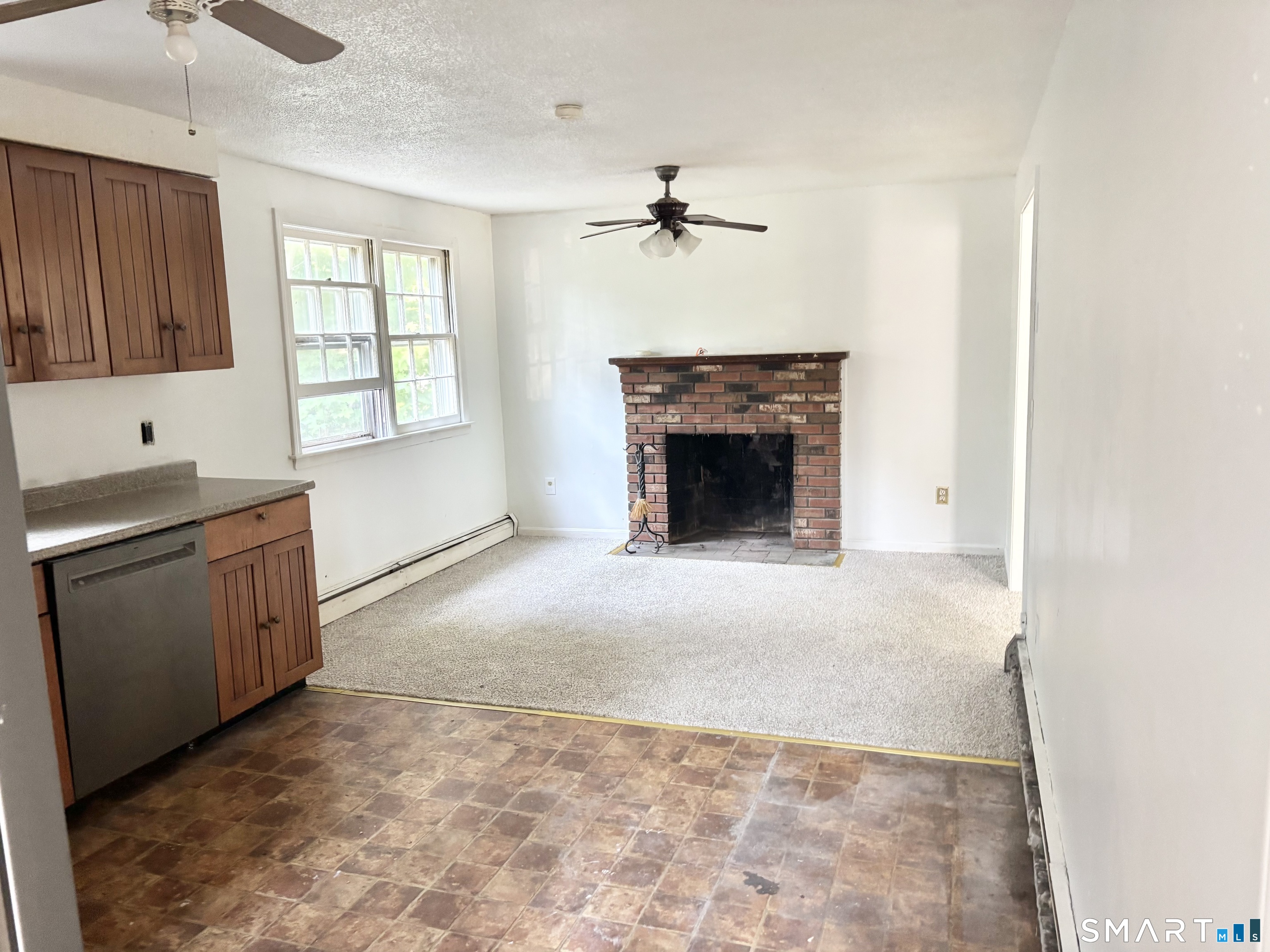 Homes for sale in Manchester, CT | 369 Bidwell St, Manchester, CT 06040 | MLS# 24187804