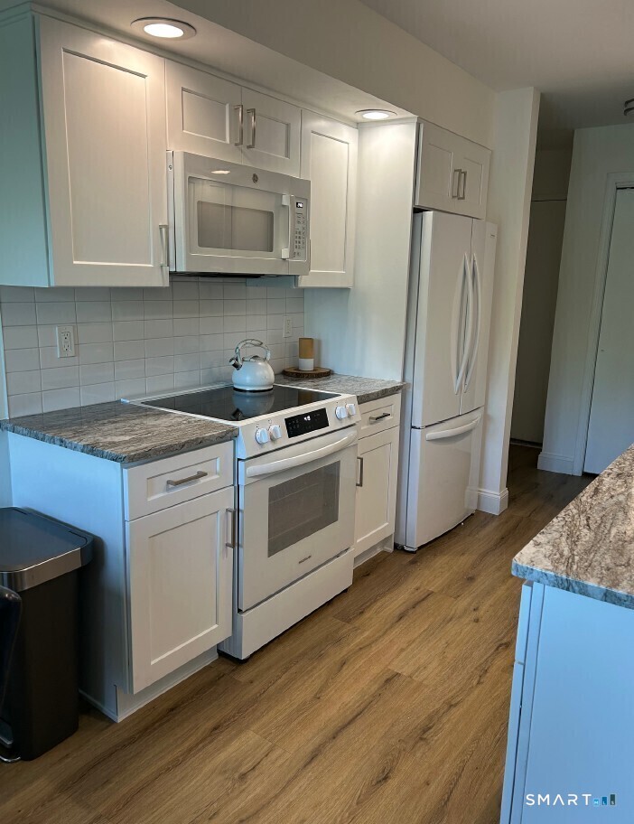 Homes for sale in Brookfield, CT | 6 Canterbury Ct #6, Brookfield, CT 06804 | MLS# 24188354