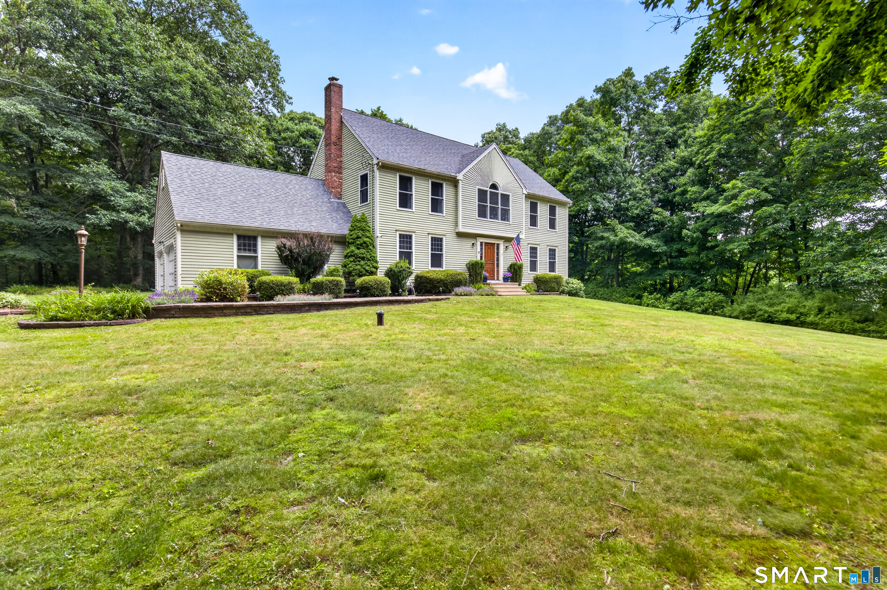 8 Antoinette Lane