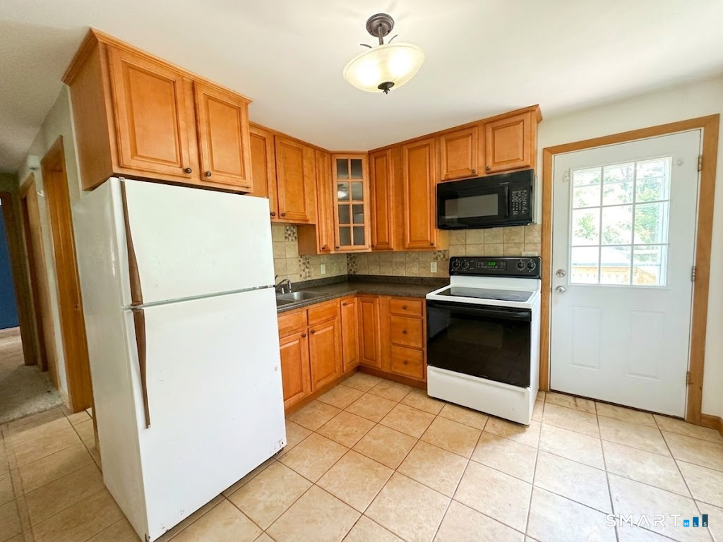 12 Arbutus Street photo 4