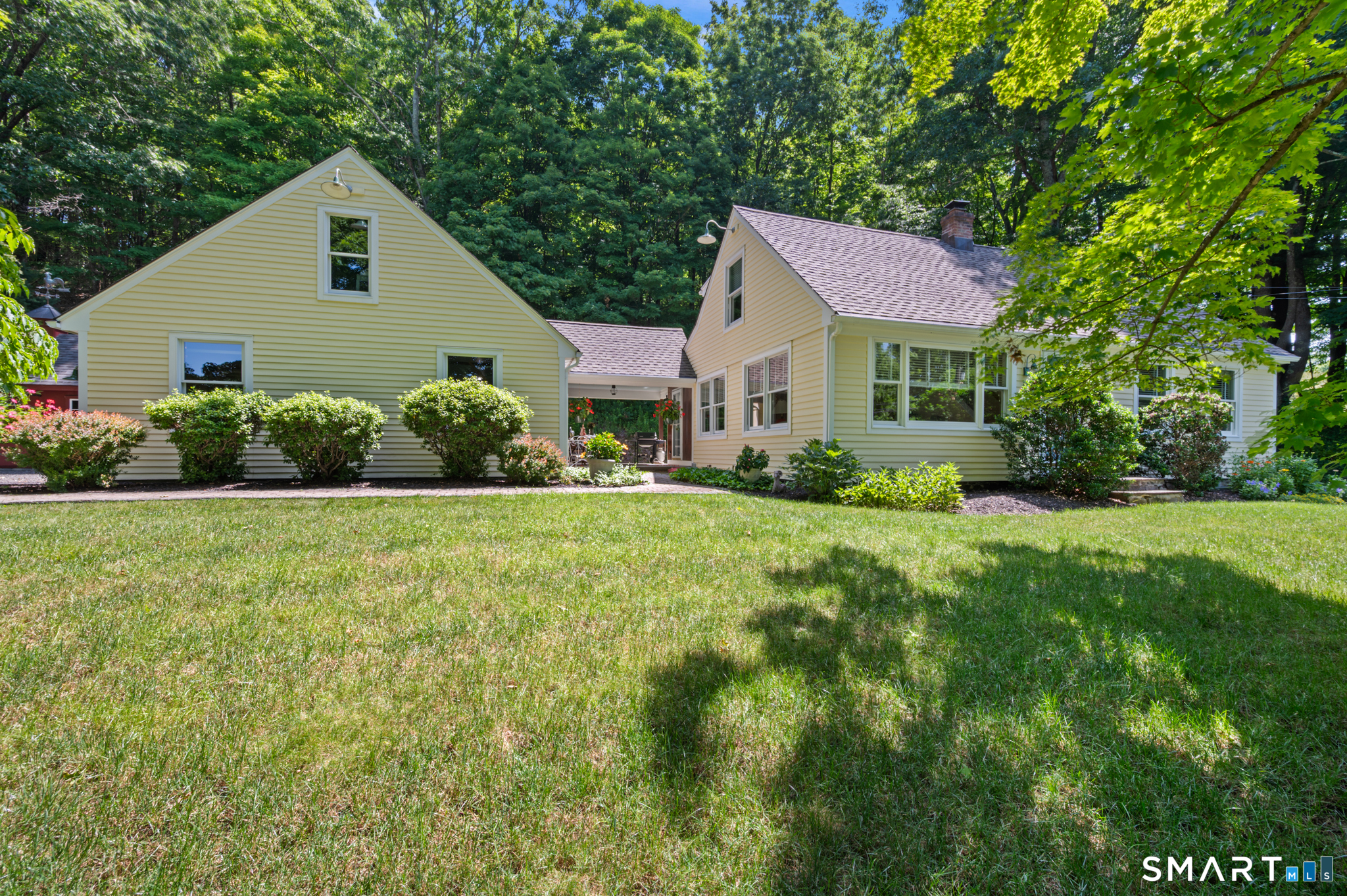 Homes for sale in Woodbury, CT | 206 Minortown Rd, Woodbury, CT 06798 | MLS# 24185429