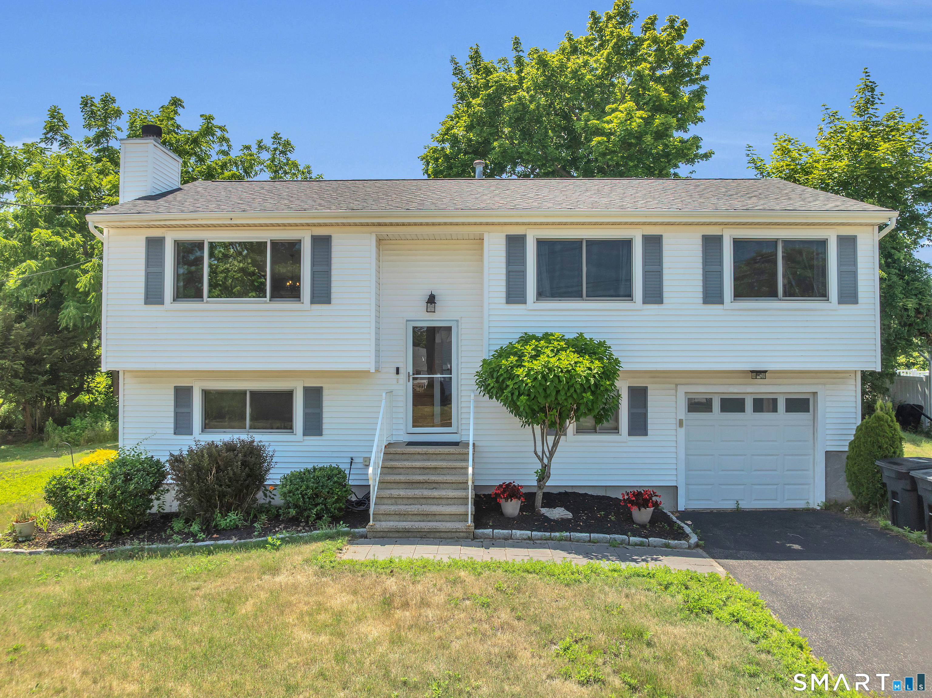 Homes for sale in East Haven, CT | 12 Roses Farm Rd, East Haven, CT 06512 | MLS# 24187165
