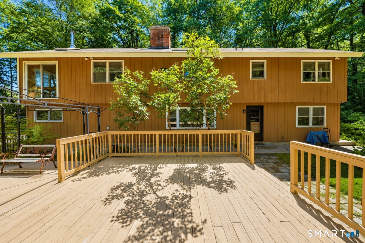 5th image of 32 Hallsey Ln, Woodbridge, CT 06525 | MLS# 24187646