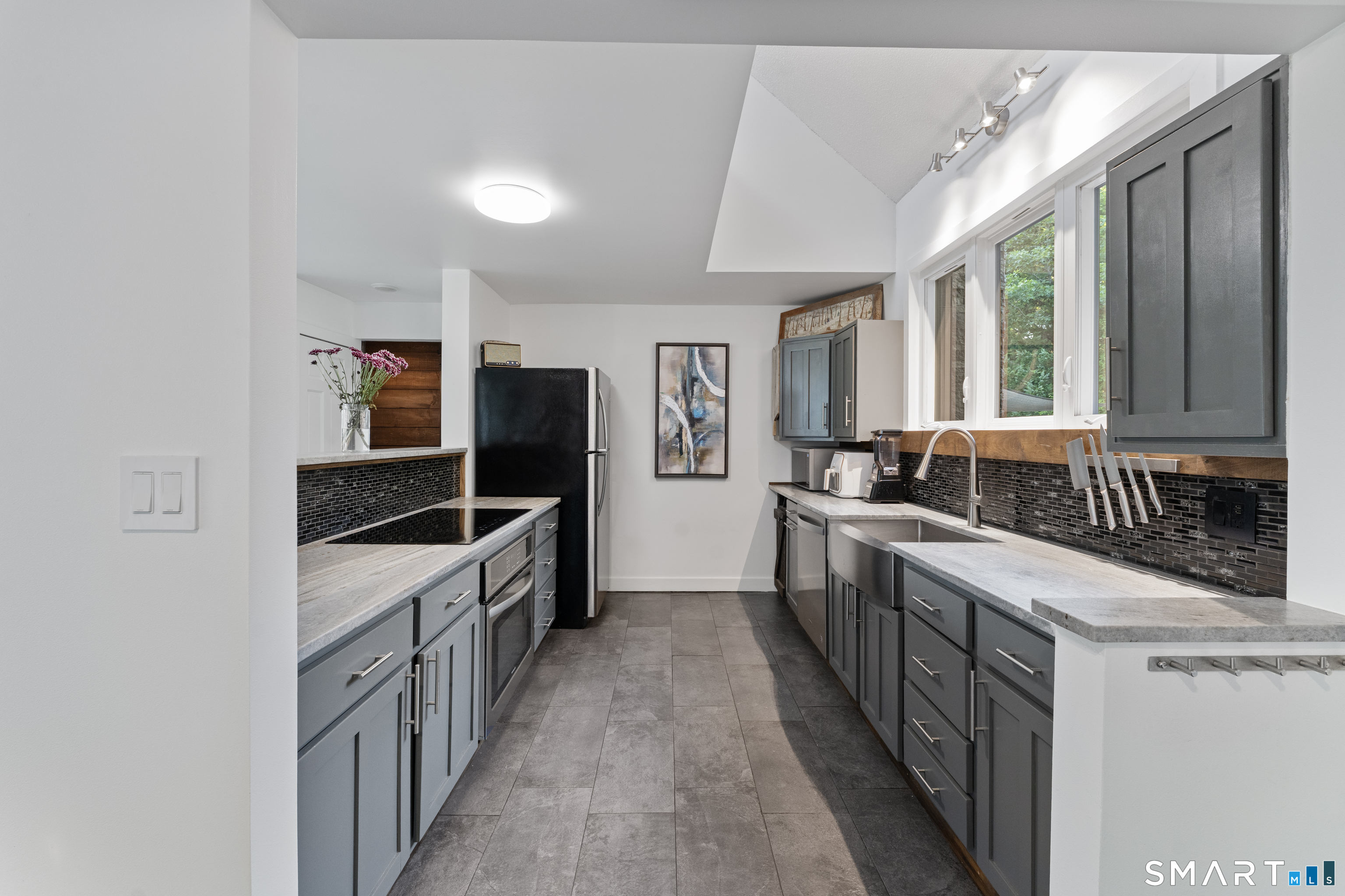 564 Hubbard Road photo 9