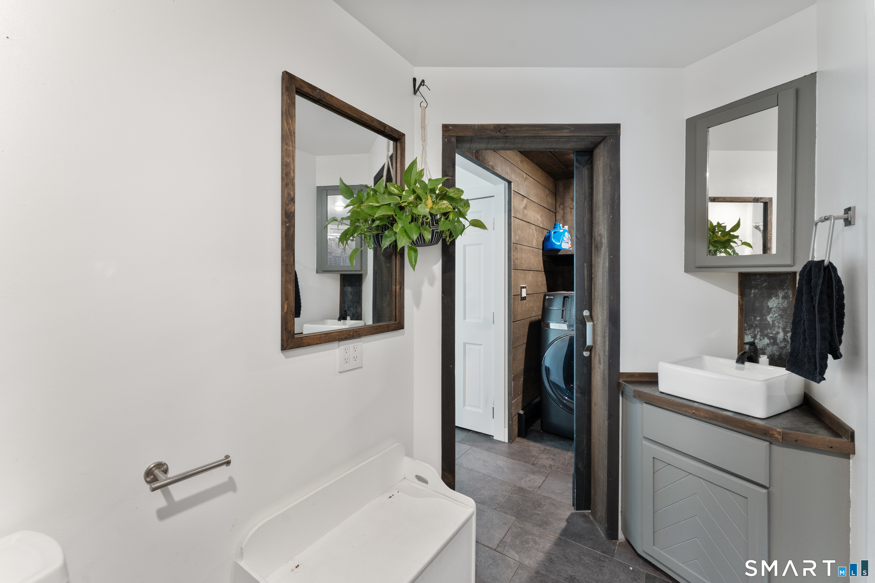 564 Hubbard Road photo 14