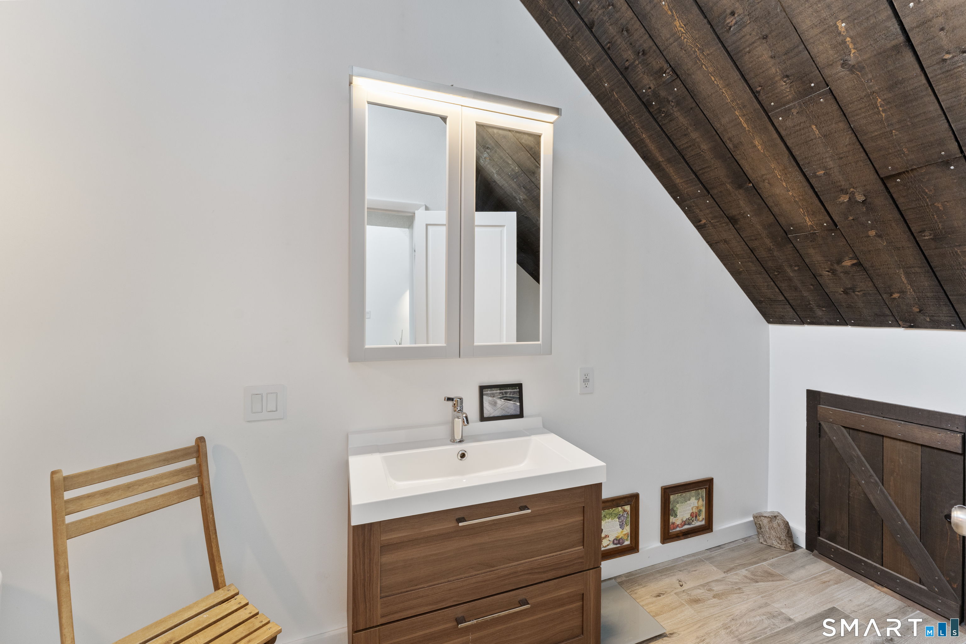 564 Hubbard Road photo 17