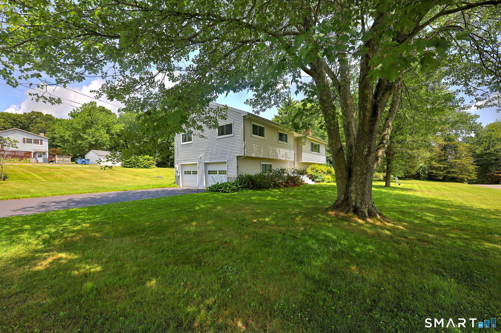 Homes for sale in Newtown, CT | 31 Paugussett Rd, Newtown, CT 06482 | MLS# 24189512